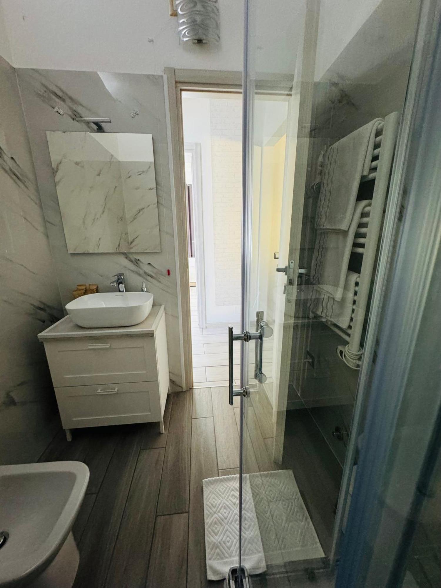 Twin Room Private External Bathroom