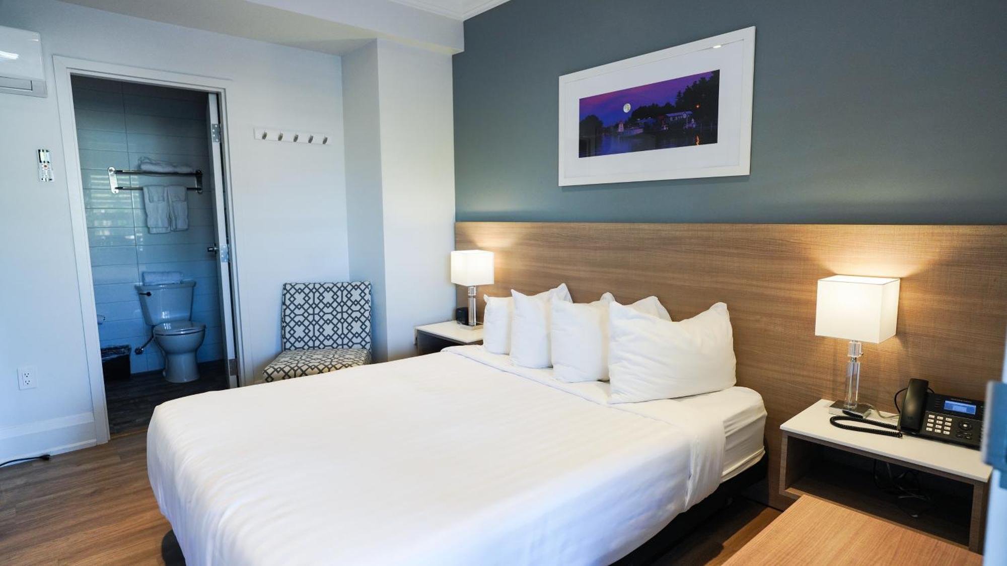 Deluxe Queen Room