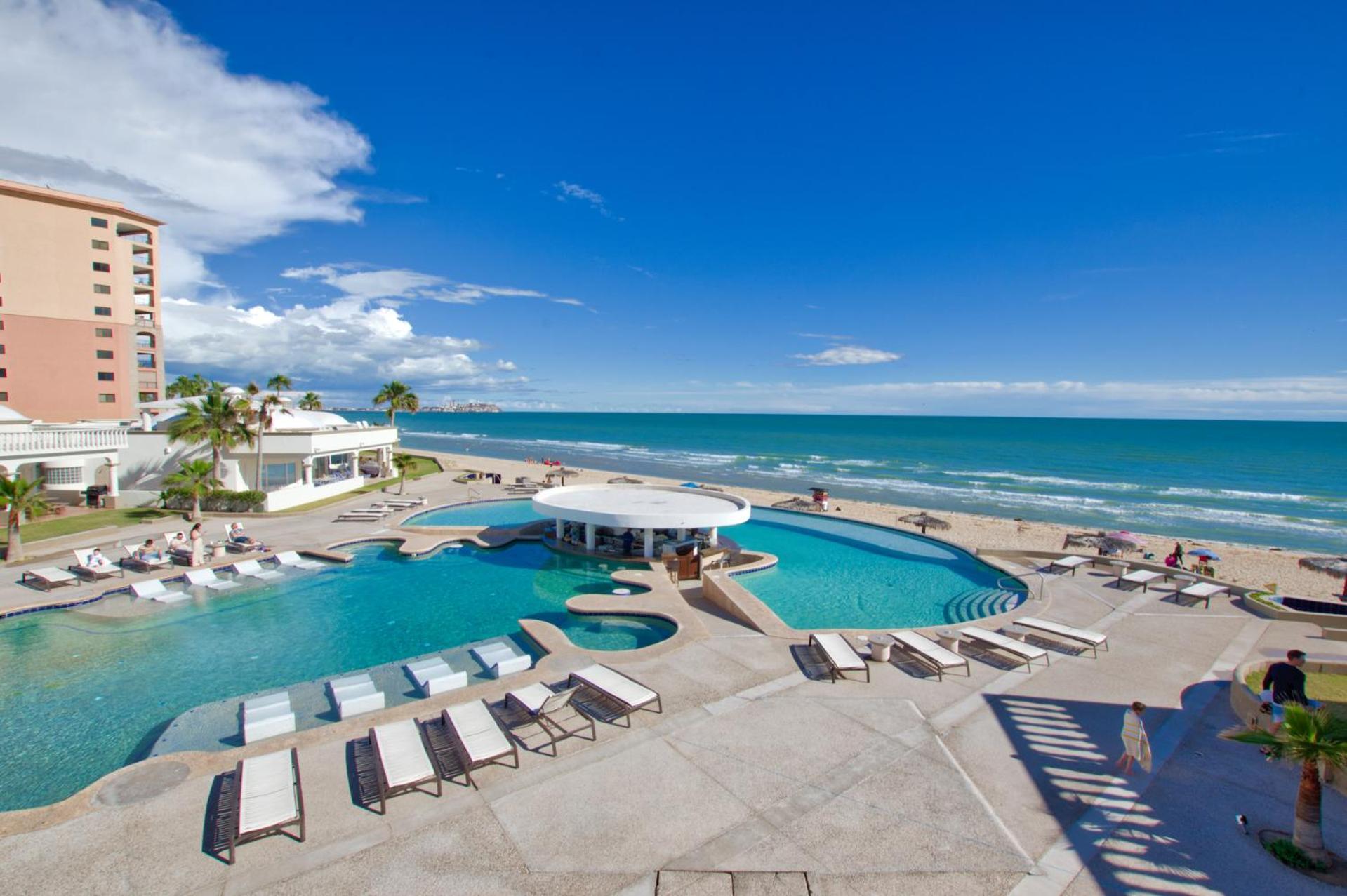Apartamento de 2 dormitorios con balcón y vistas al mar