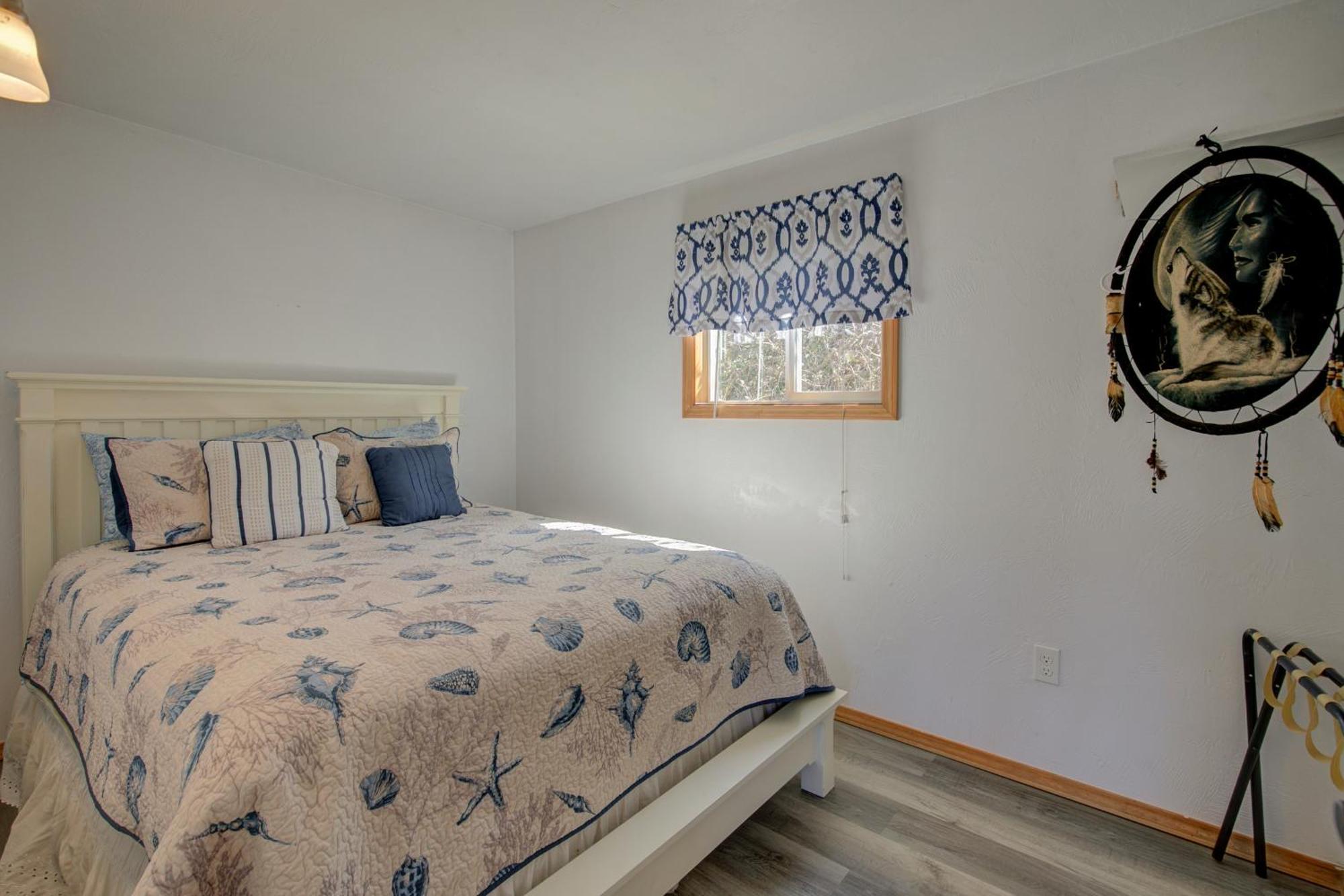 Queen Room,1592898966:JPEG