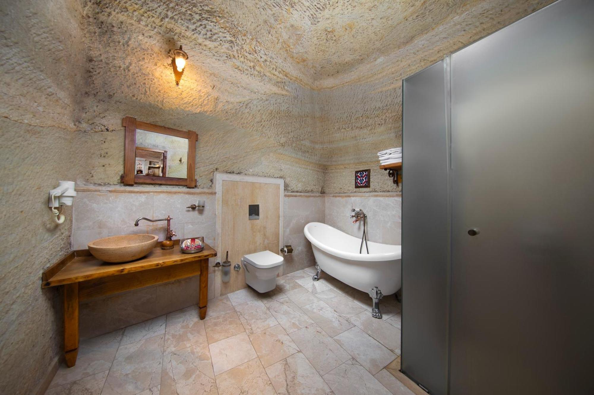 King Cave Suite