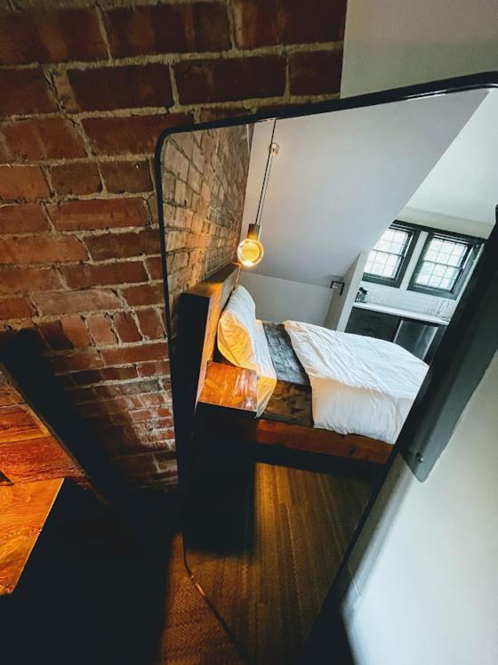 Deluxe Queen Suite