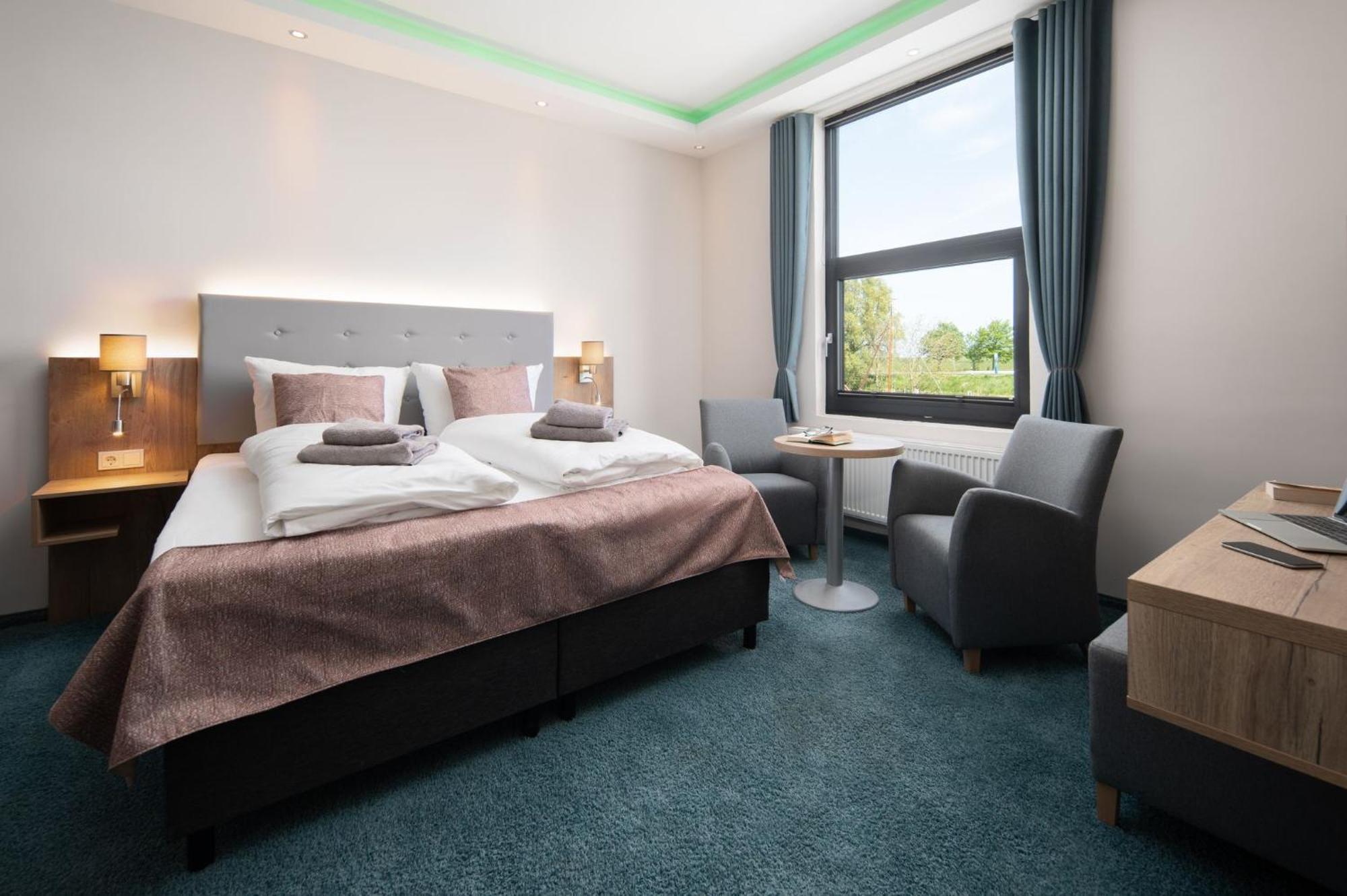 Deluxe Double Room Shower