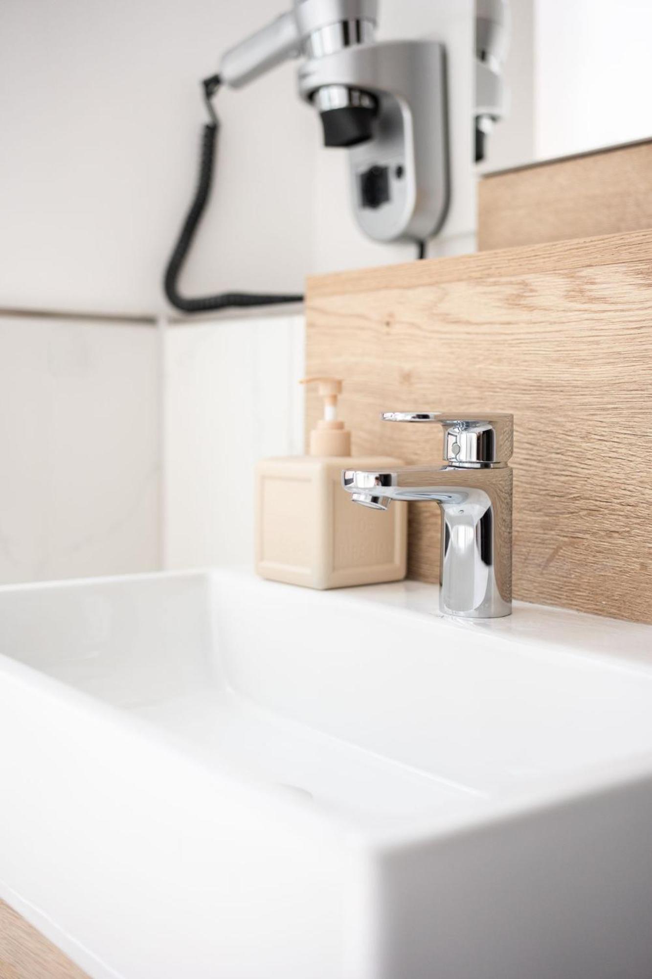 Single Room Shower