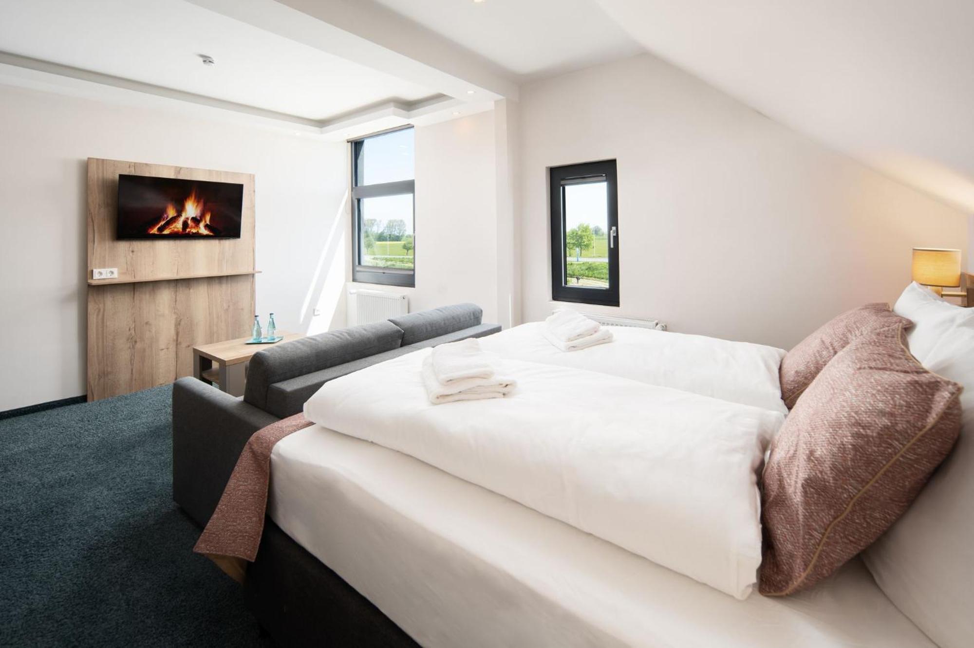 Deluxe Double Room Shower