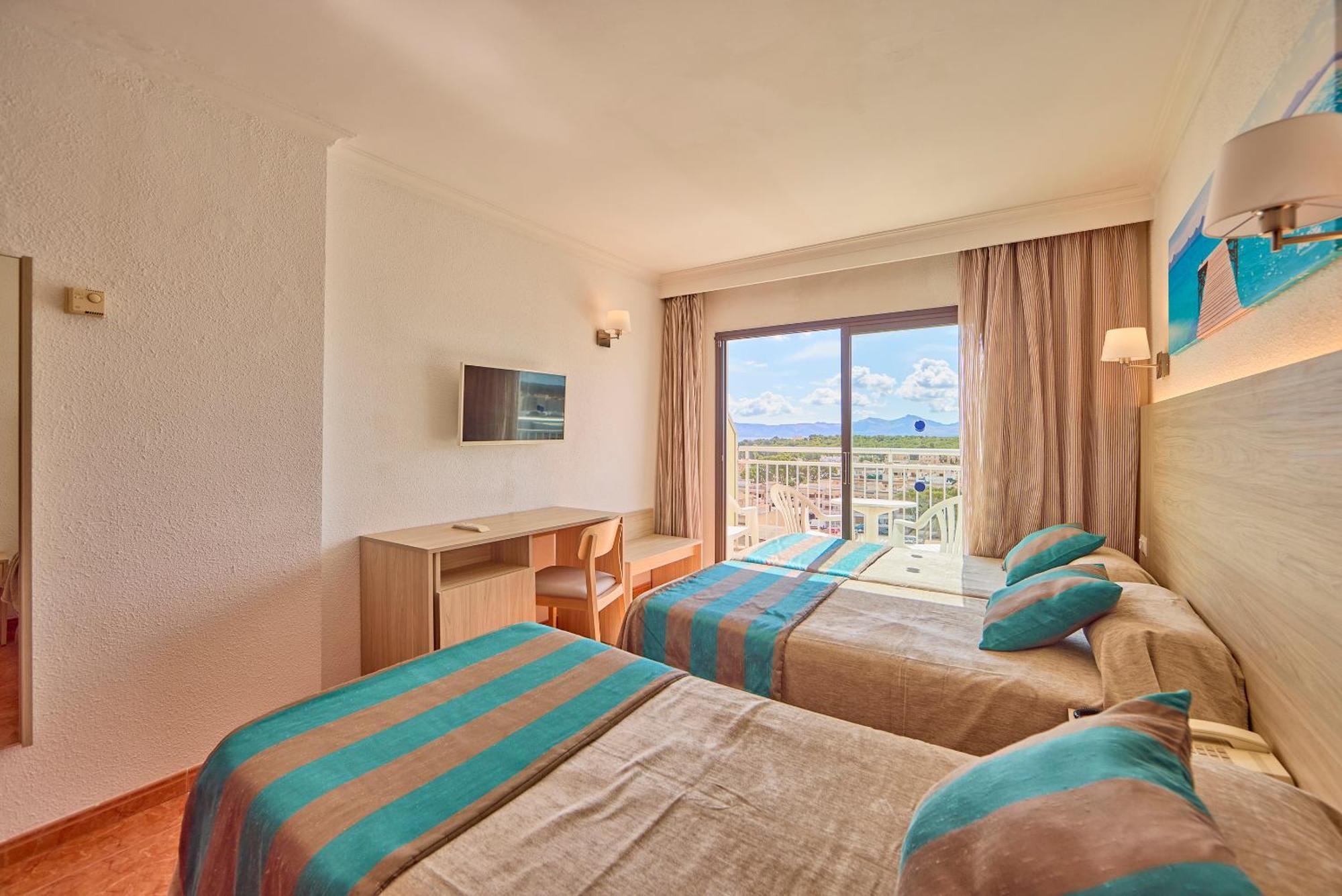 Triple Room,1594677294:JPEG