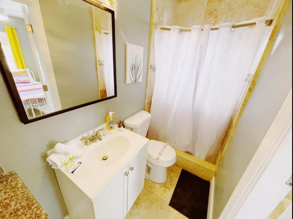 Deluxe One Bedroom Queen with Kitchen and Sofa Bed