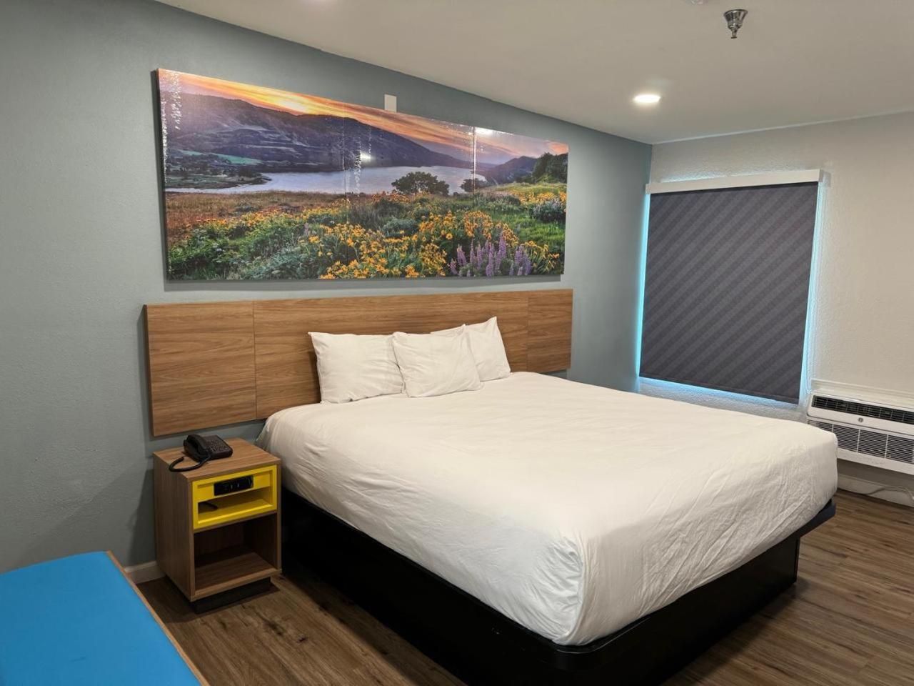 Queen Room Two Queen Beds Non-Smoking
