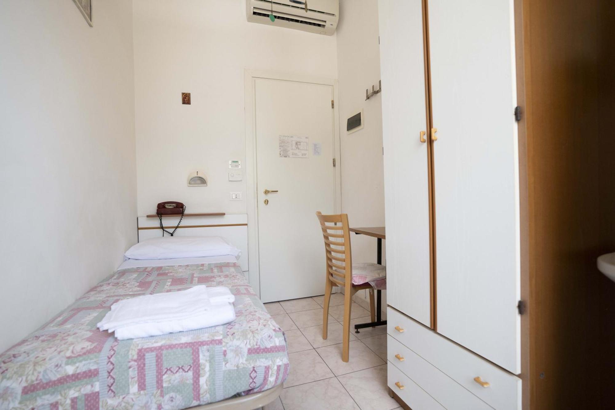 Single Room Private External Bathroom