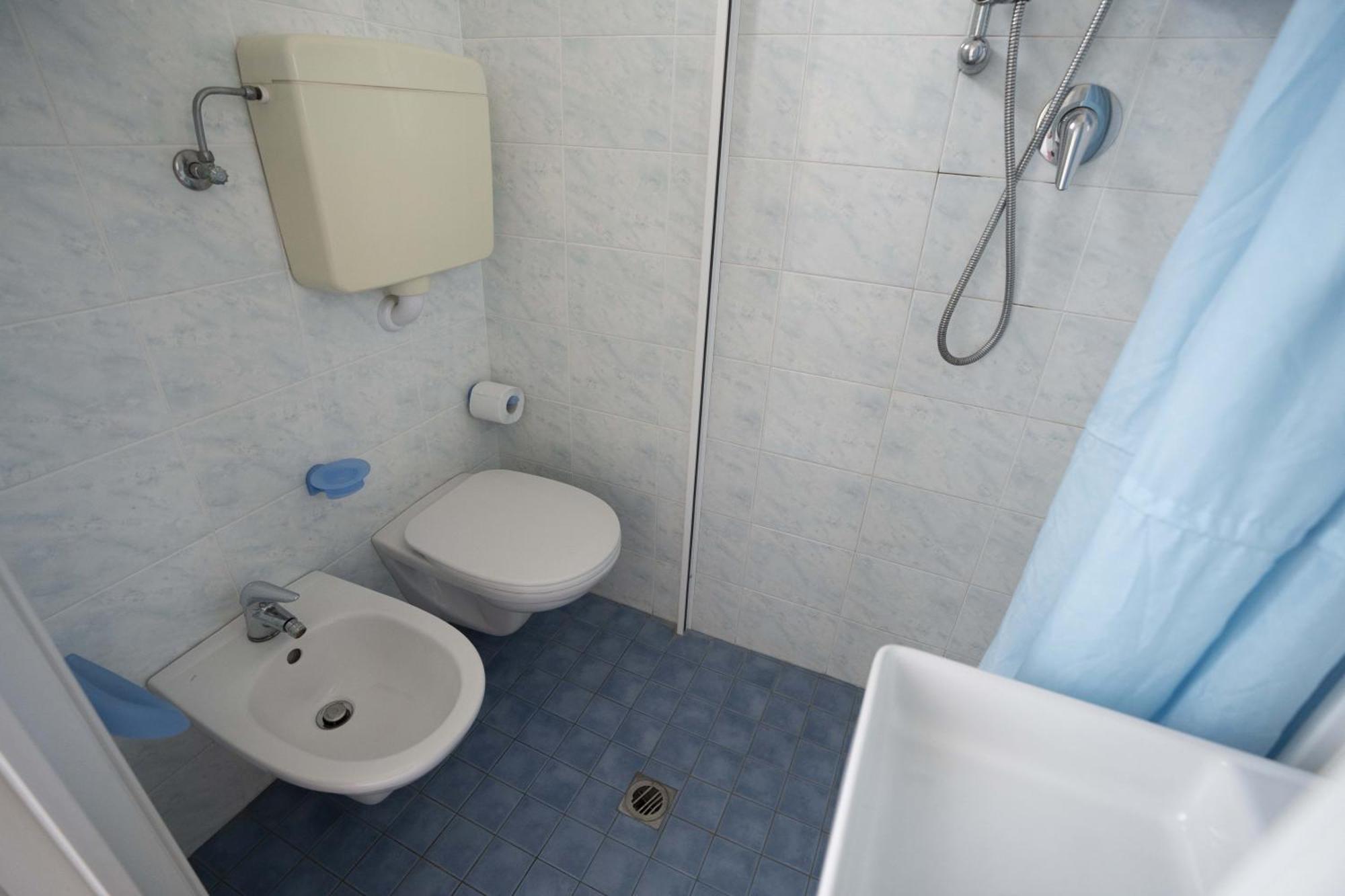 Single Room Private External Bathroom