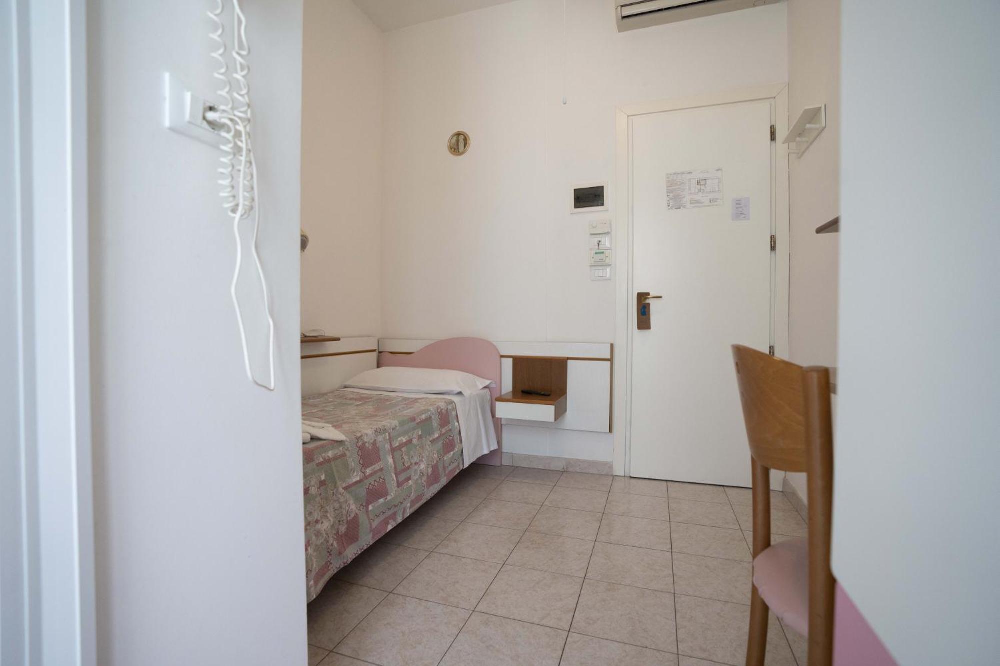 Single Room Private External Bathroom