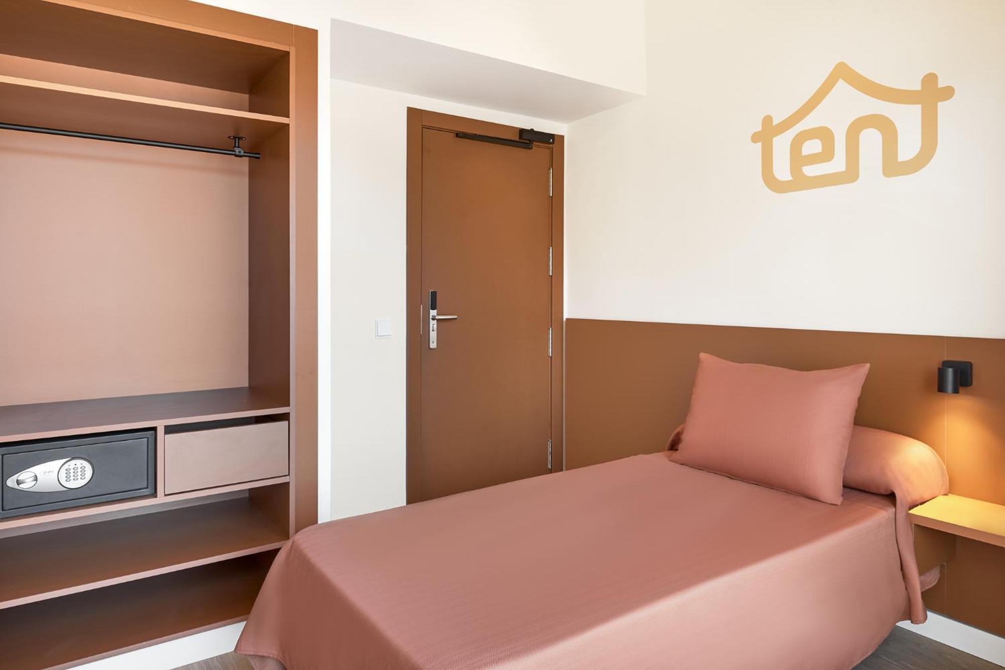 Single Room - Bed & Unlimited Brunch
