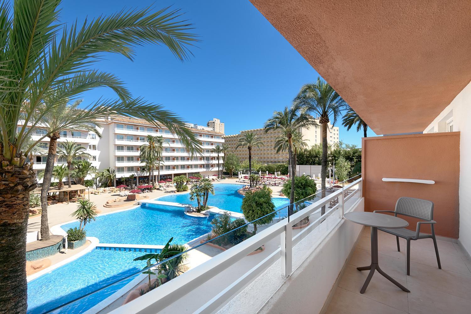 Suite con Vista Piscina (2 Adulti + 2 Bambini) - Brunch Illimitato