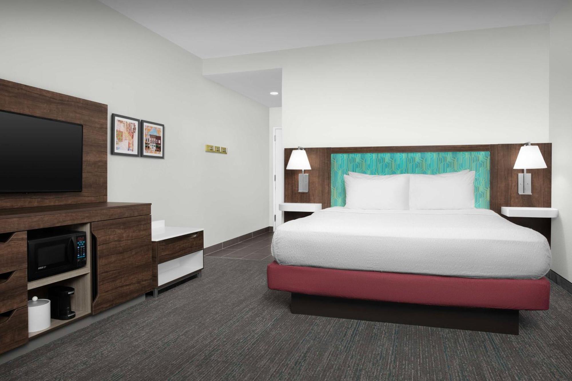 King Room with King Bed - Non-Smoking