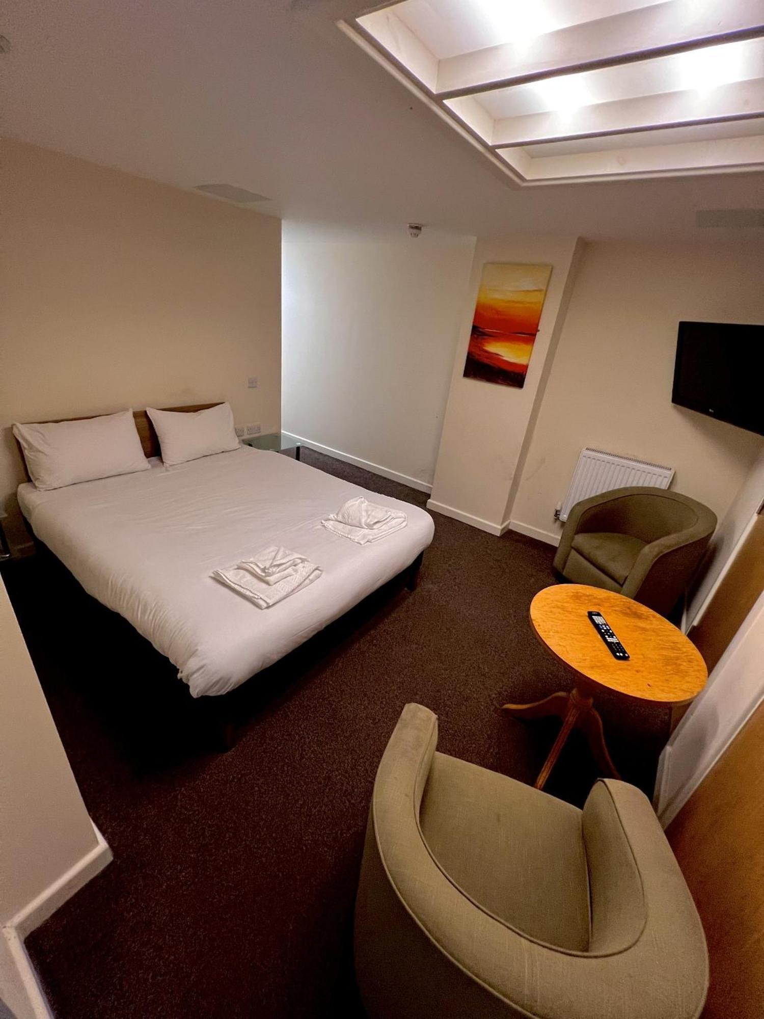Small Double Room Without Window