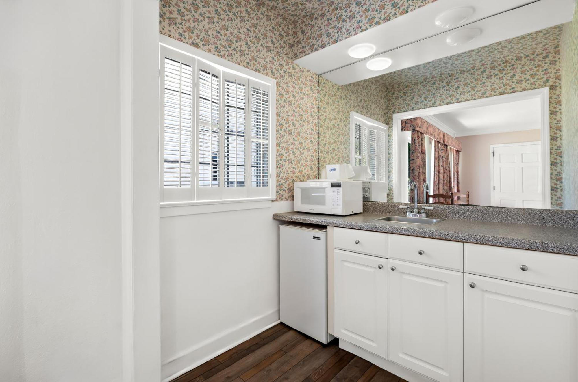 2 Double Beds Accessible Kitchenette Non Smoking