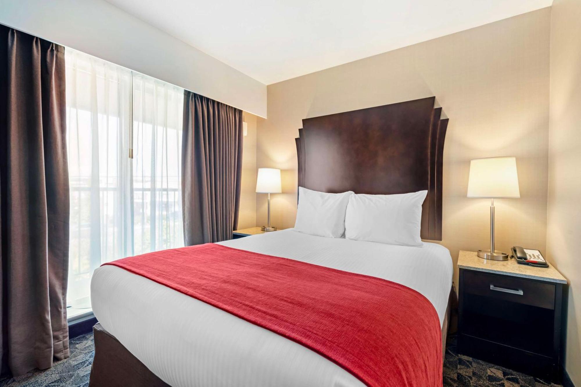 One-Bedroom Queen Suite with Two Queen Beds and Sofa Bed - Balcony