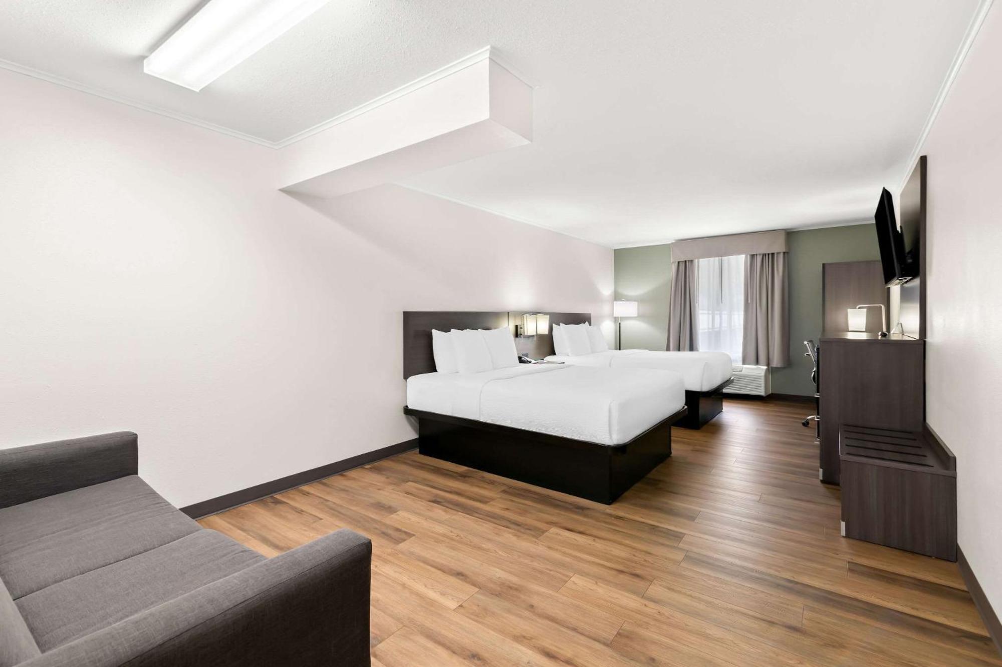 Queen Suite with Two Queen Beds - Non-Smoking