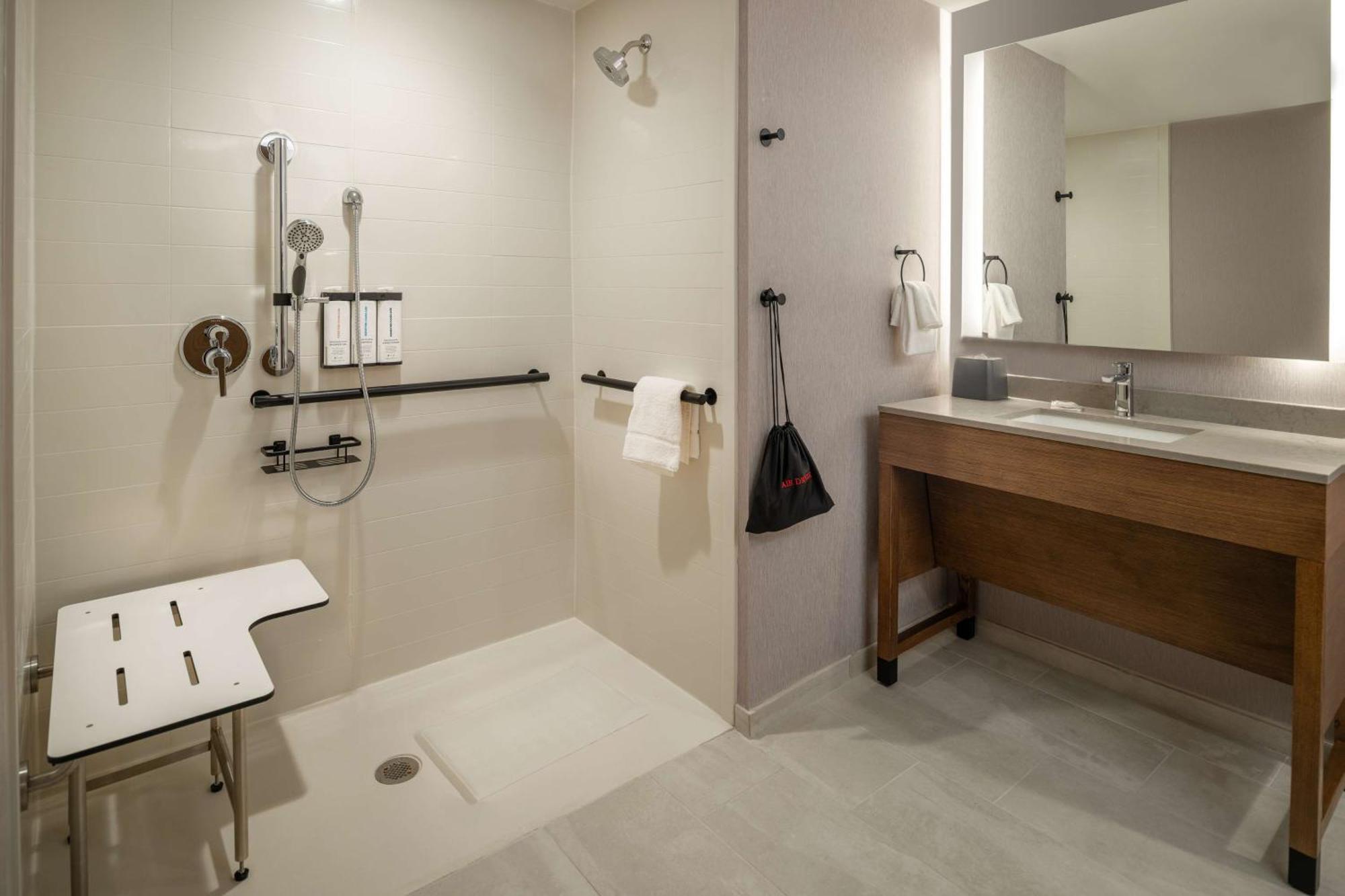 King Suite with Sofa Bed and Roll-In Shower - Disability Access