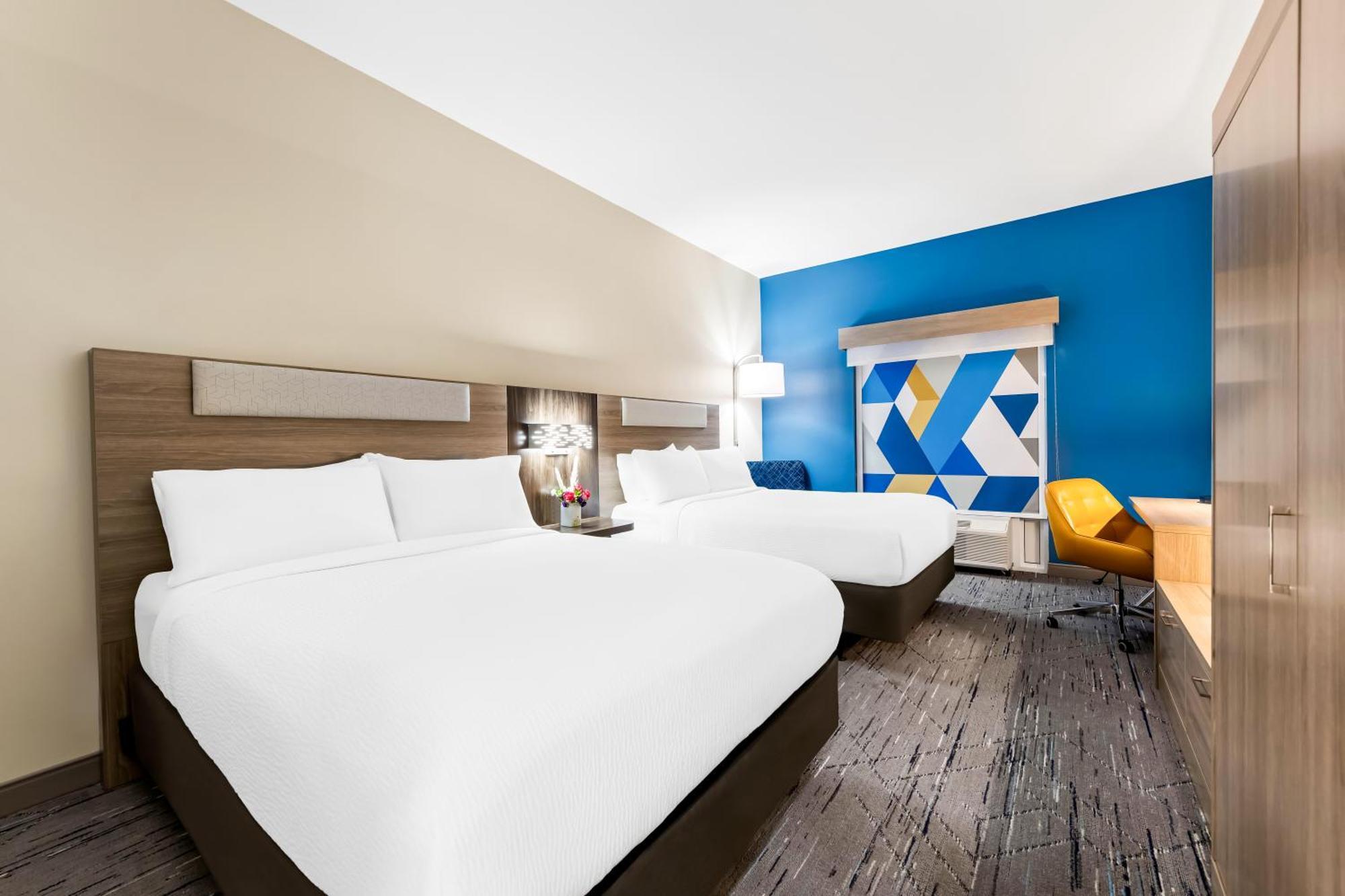 Queen Suite with Two Queen Beds