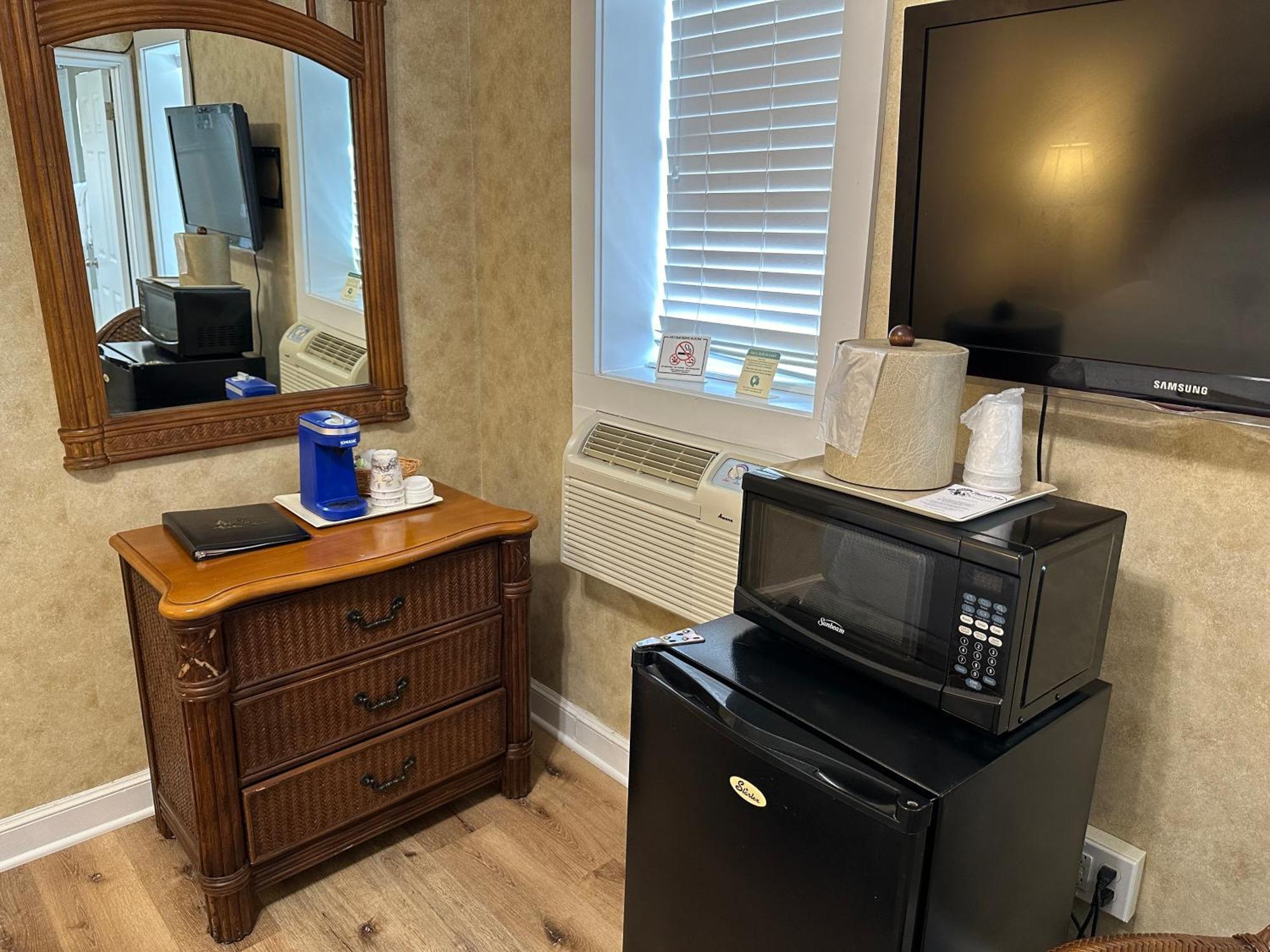Deluxe Queen Suite
