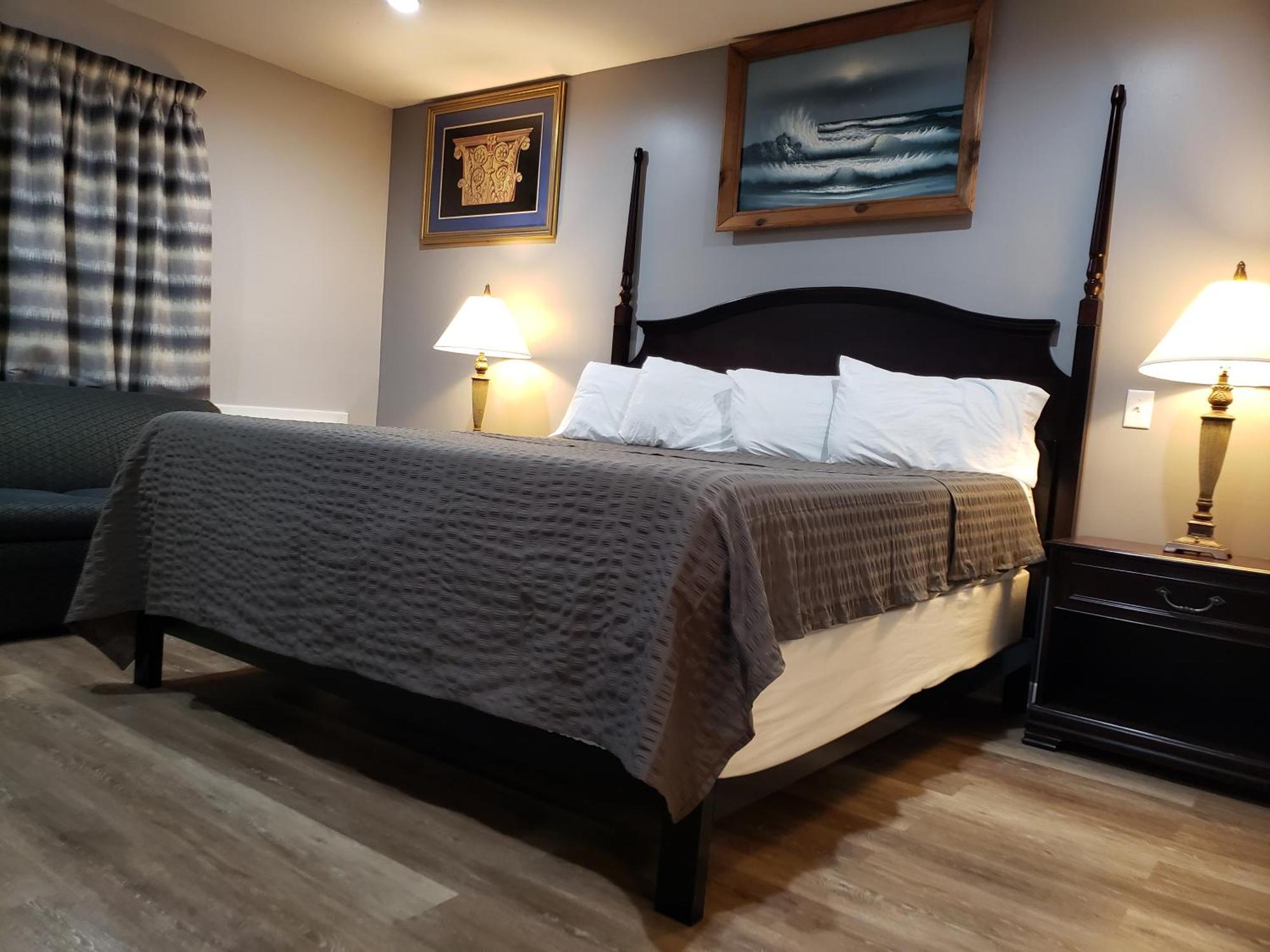 King Room - Non Smoking/Exterior Corridor