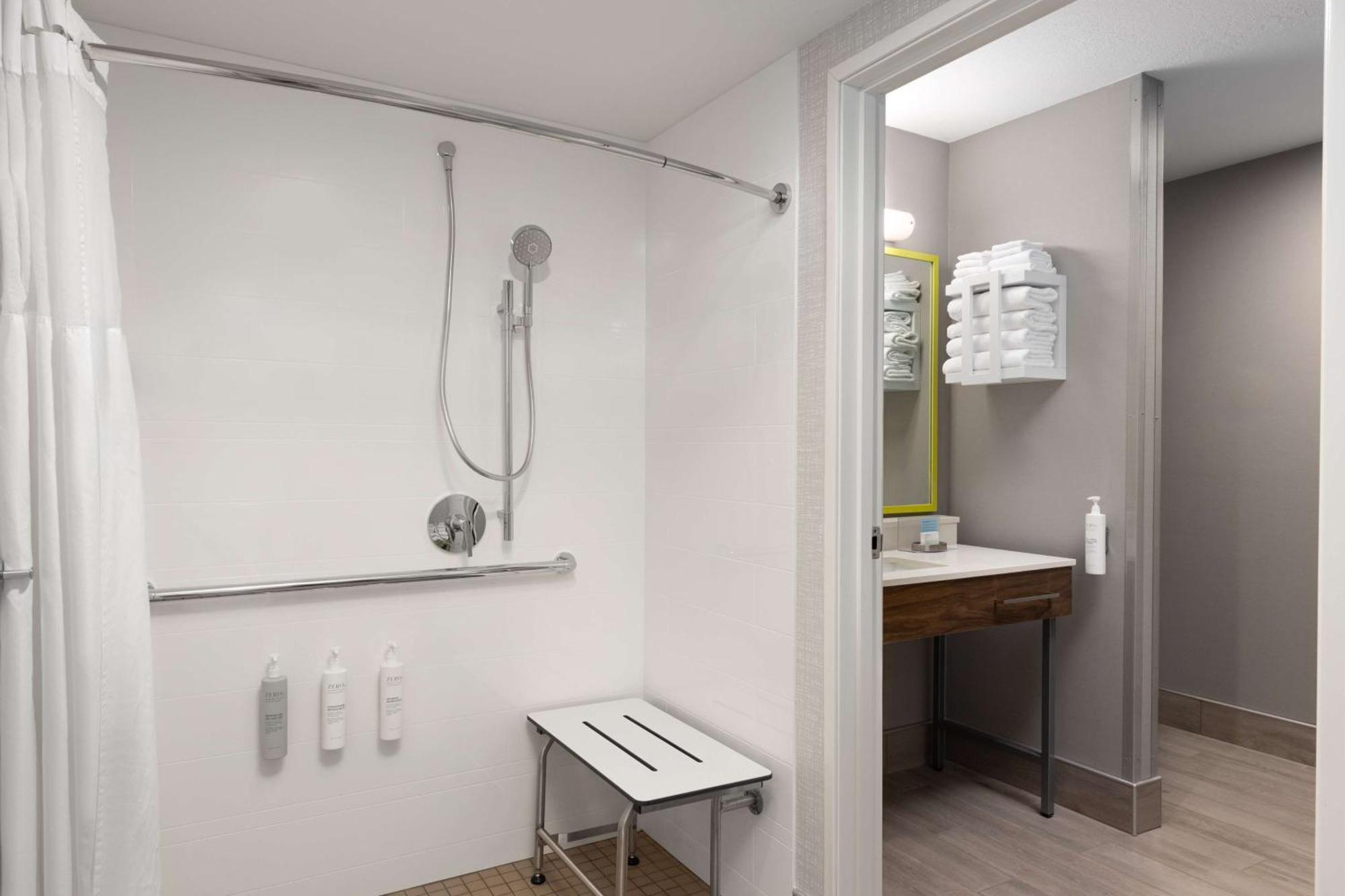 King Room Roll Shower Mobility Access