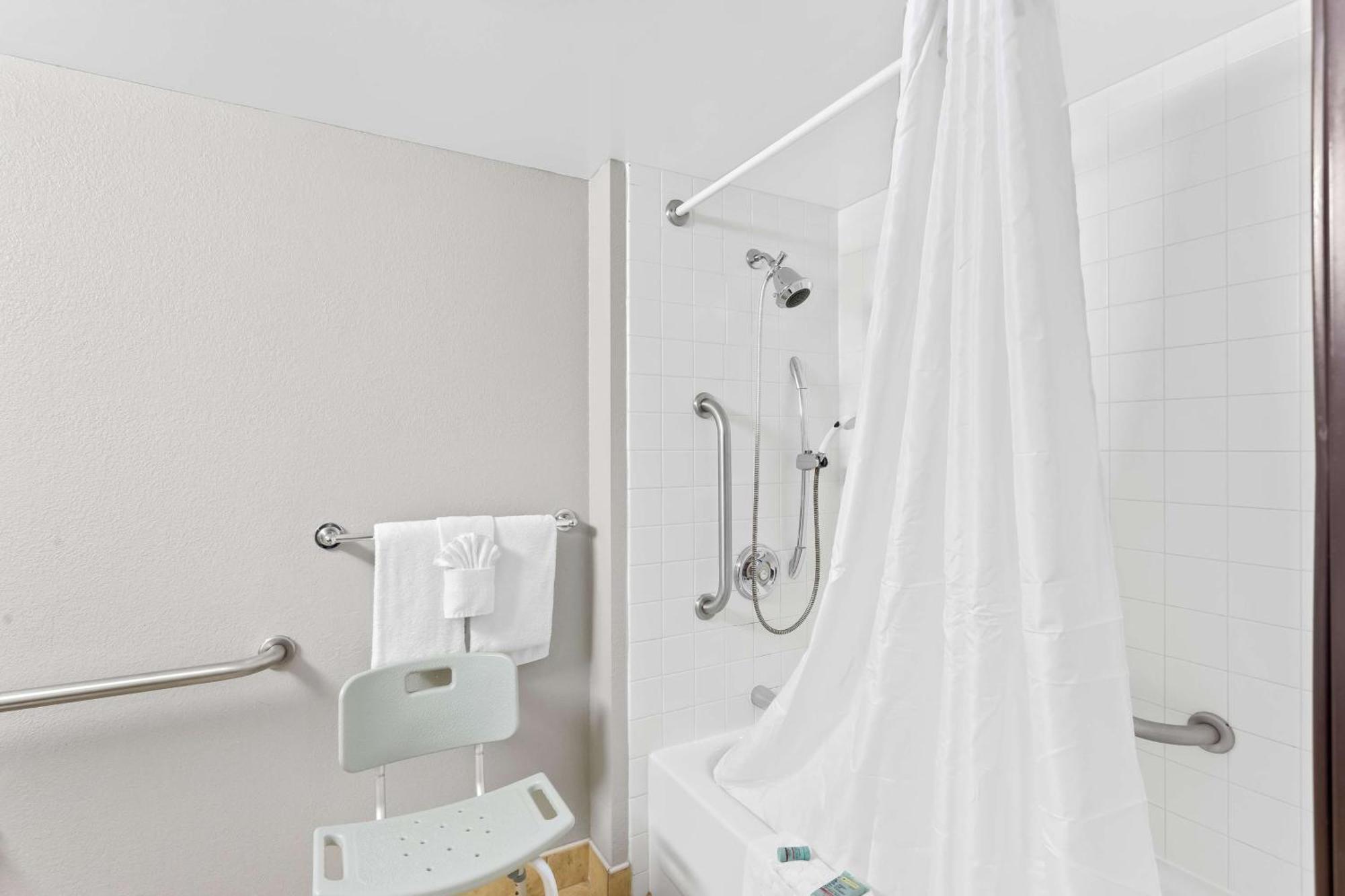 Double Room with Two Double Beds - Accessible