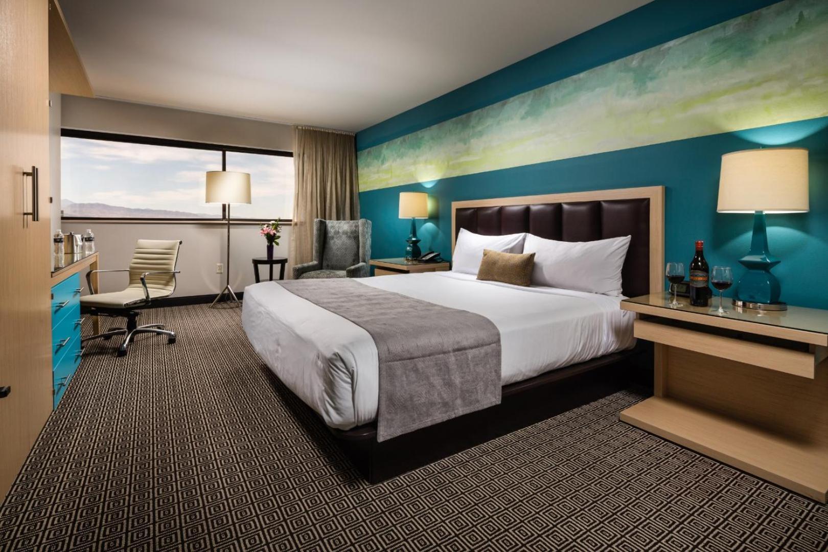 Grand Deluxe King Bed Non-Smoking