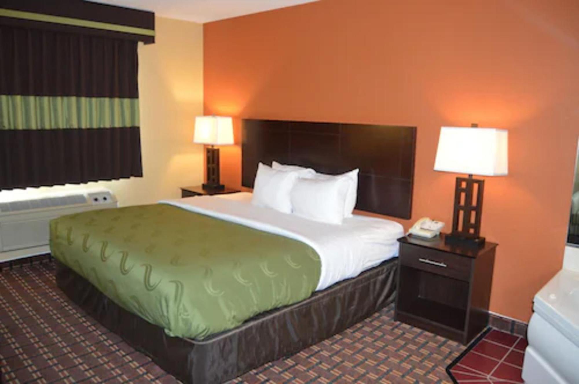 Large King Room Whirlpool Non Smoking