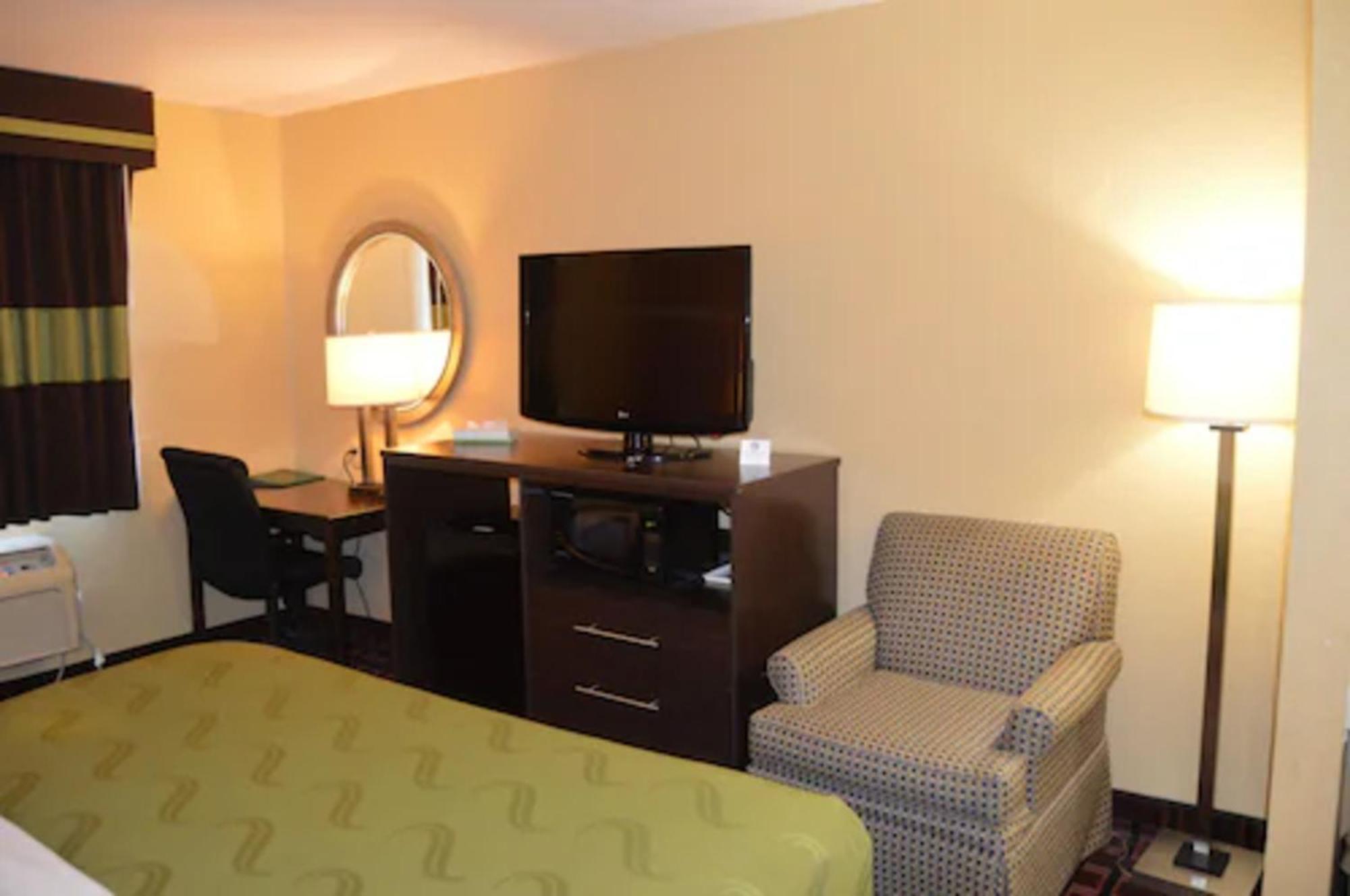 King Room Accessible or Non-Smoking