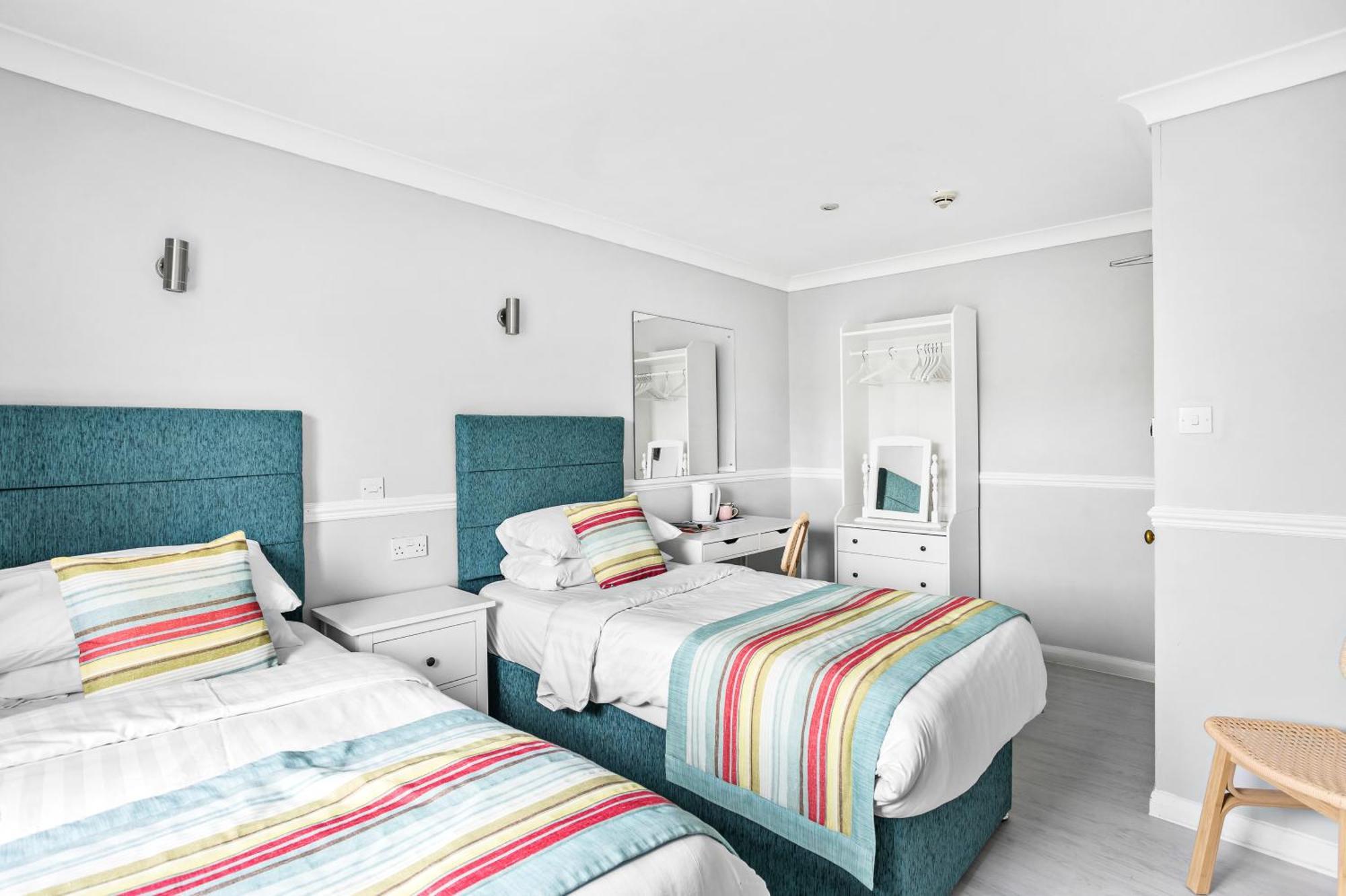 Twin Room with Private Bathroom