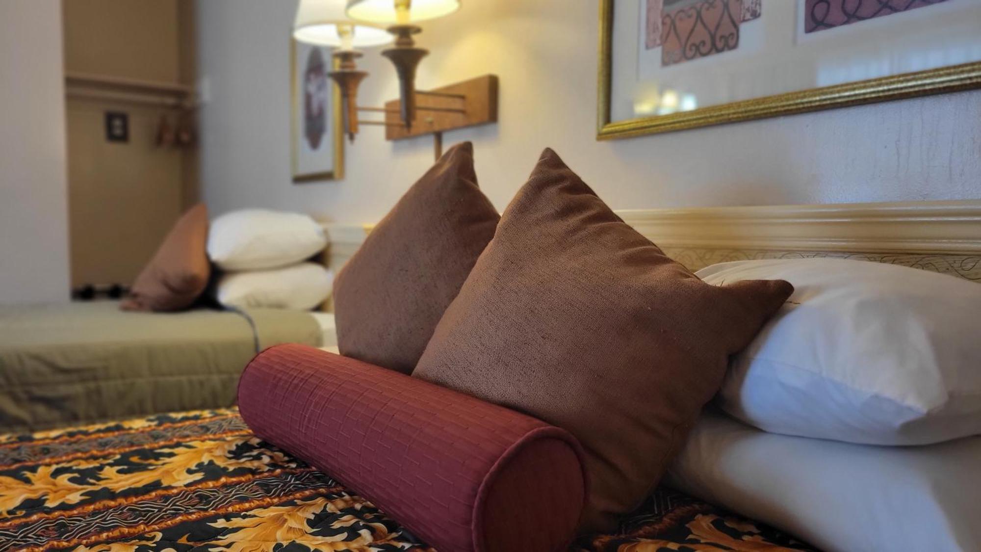 One Double Bed One Twin Bed Room