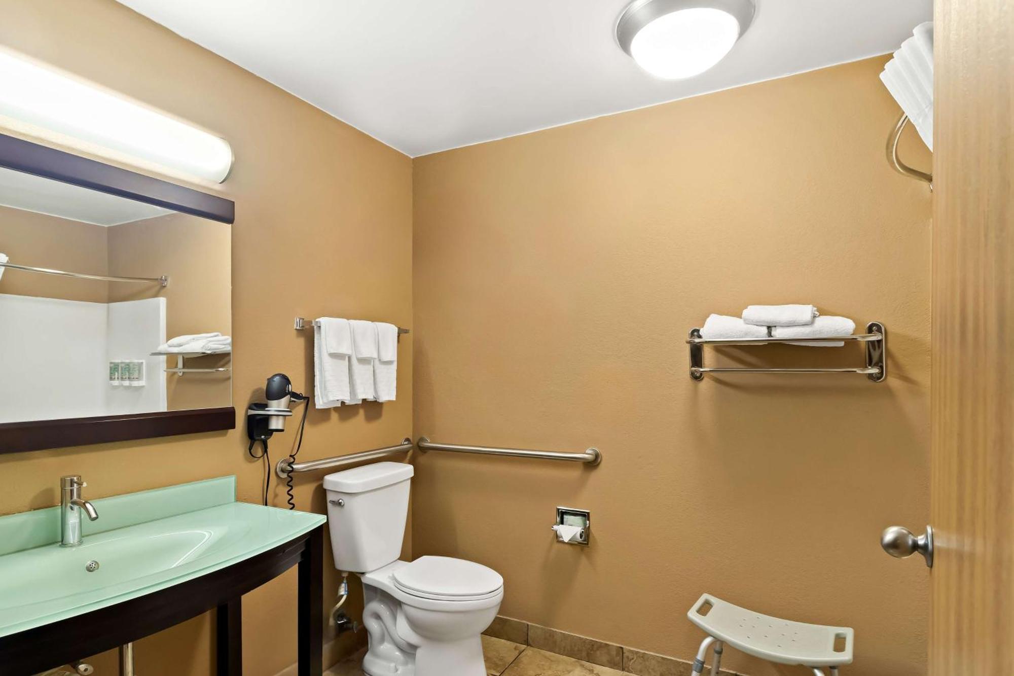 Queen Room with Two Queen Beds and Bath Tub - Disability Access