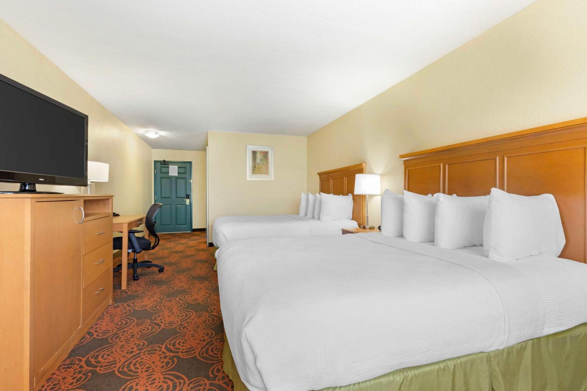 Queen Room Two Queen Beds Non-Smoking