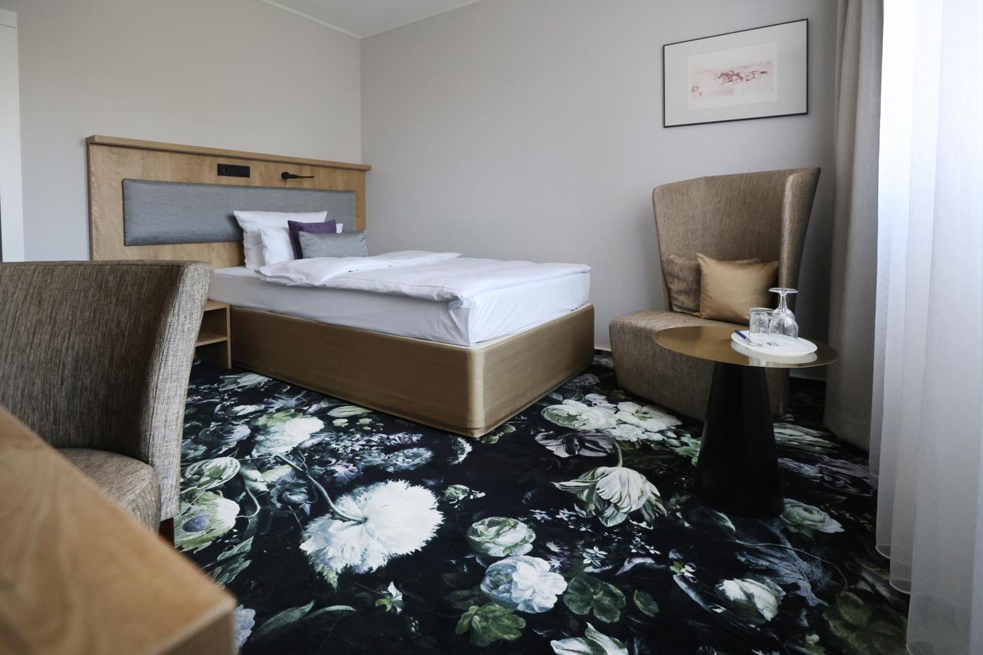 Comfort Queen Room Balcony