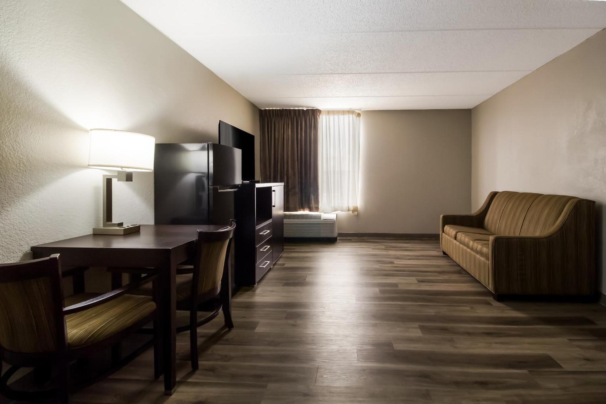 Queen Suite Two Queen Beds Sofa Bed Non Smoking