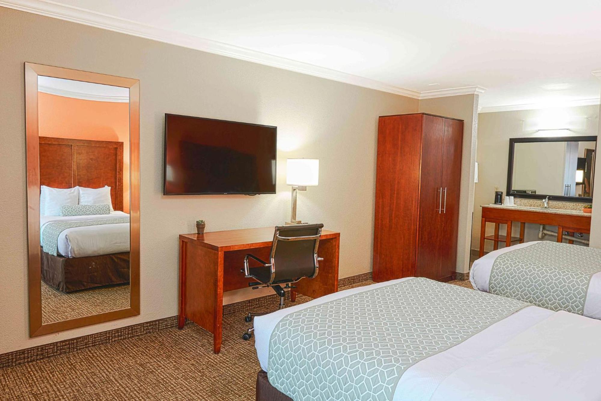 Room Two Double Beds Non Smoking
