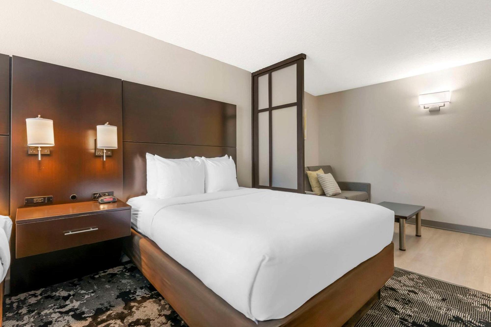 King Suite Sofa Bed City View