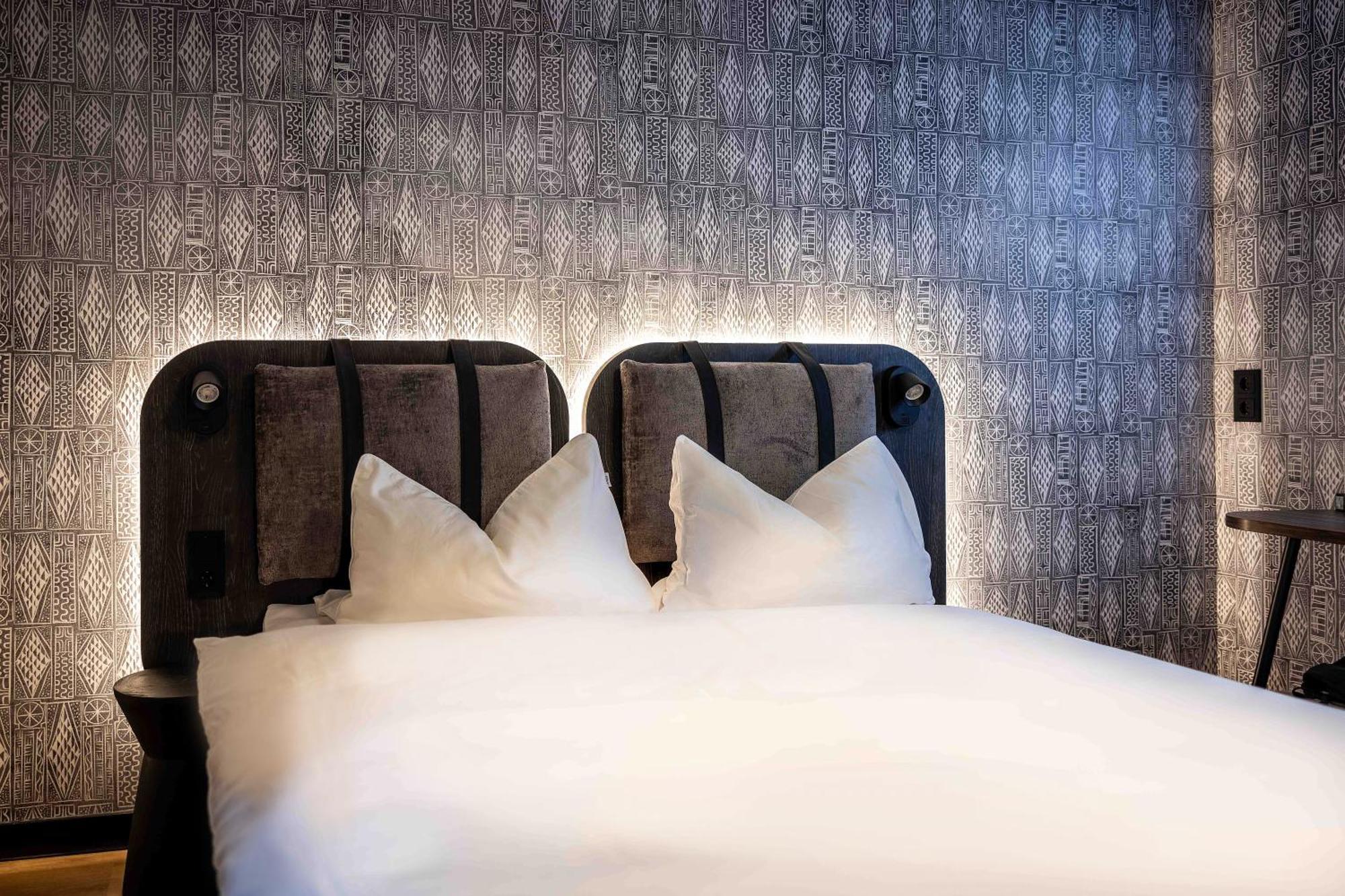 Standard Queen Room
