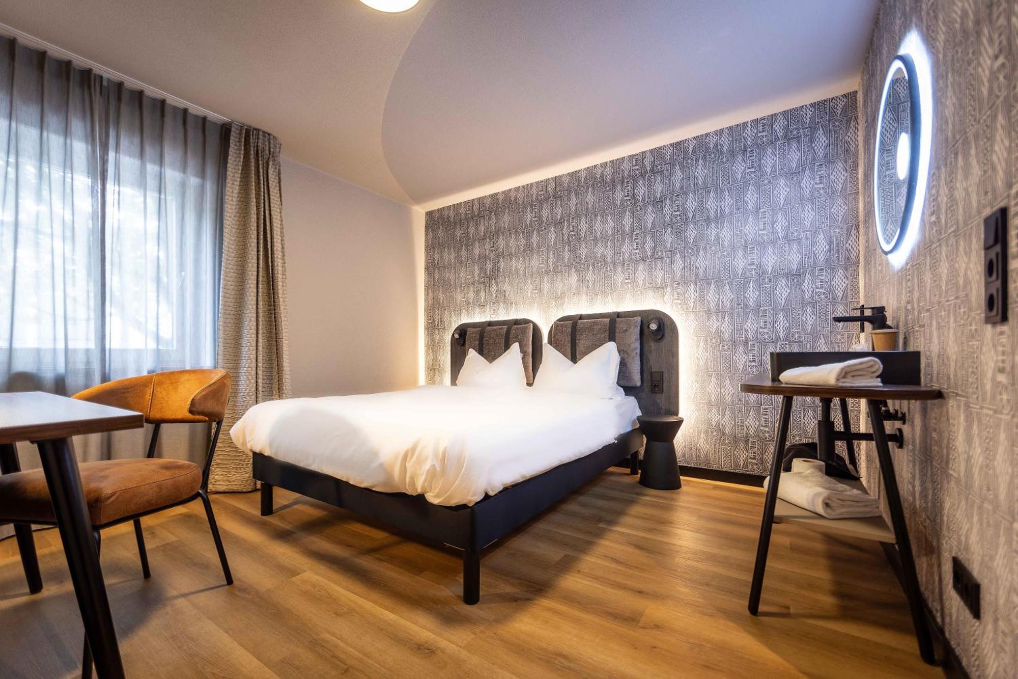 Standard Queen Room