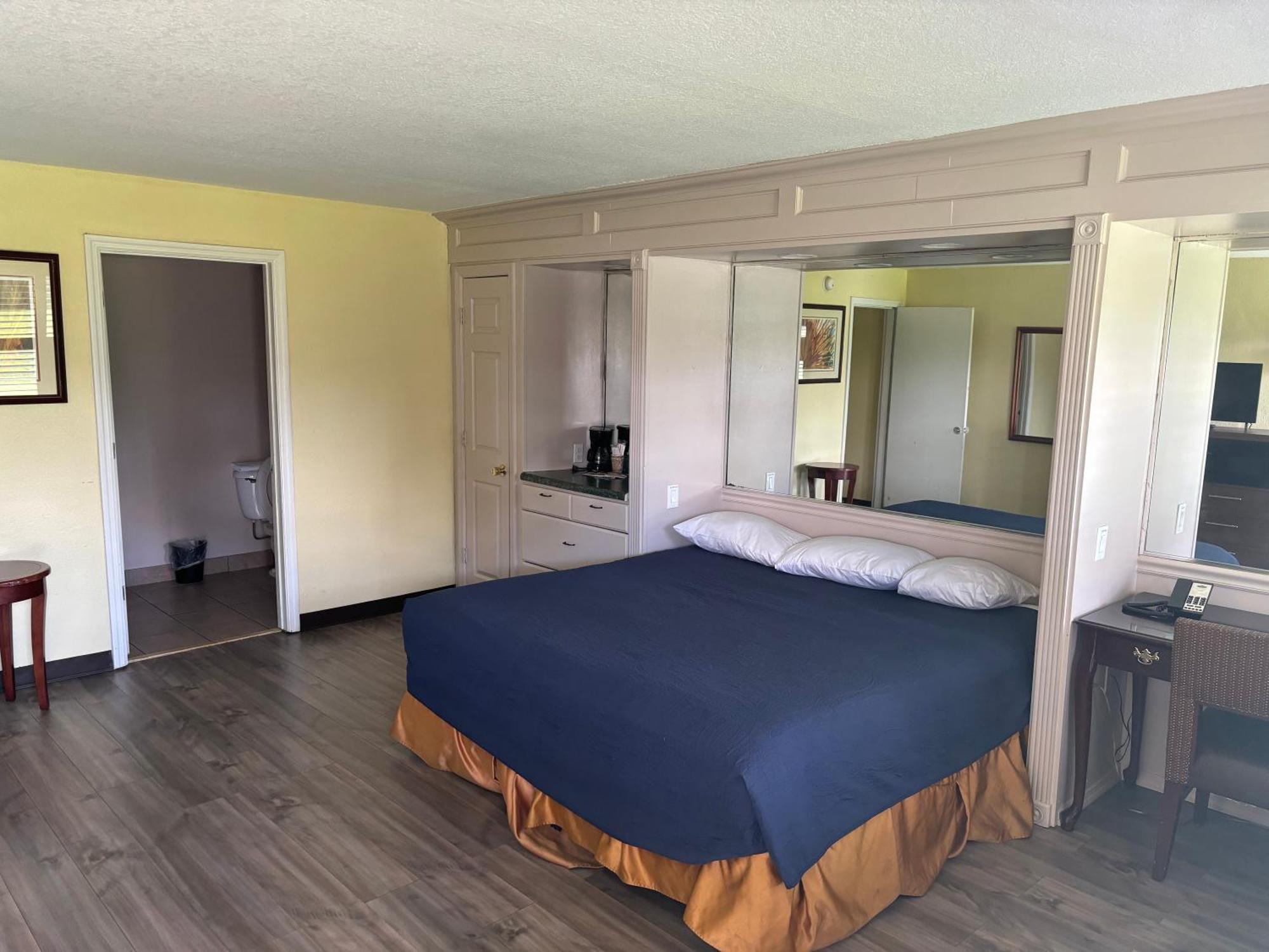 Deluxe King Room