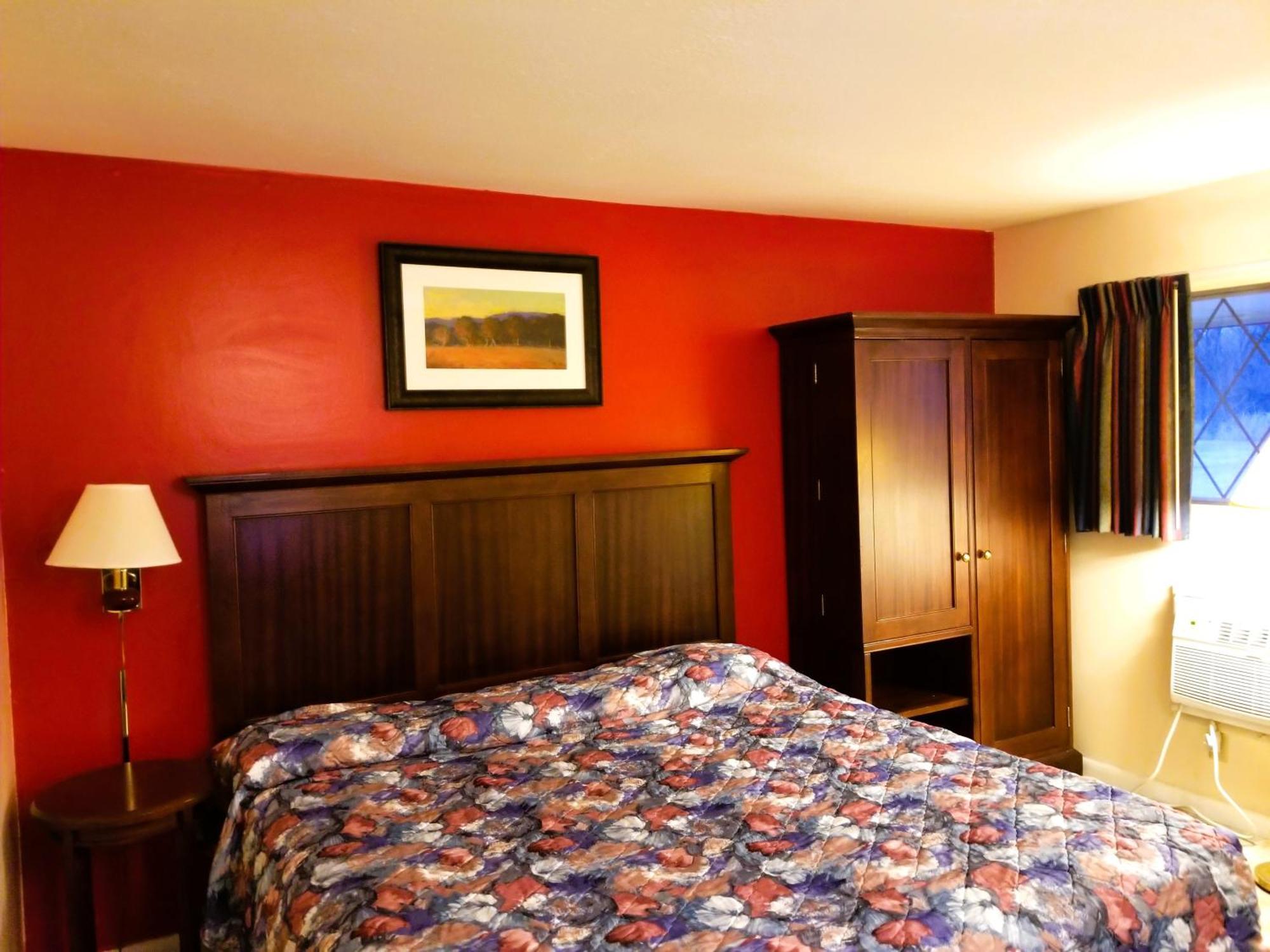 1 Queen Bed Non-Smoking