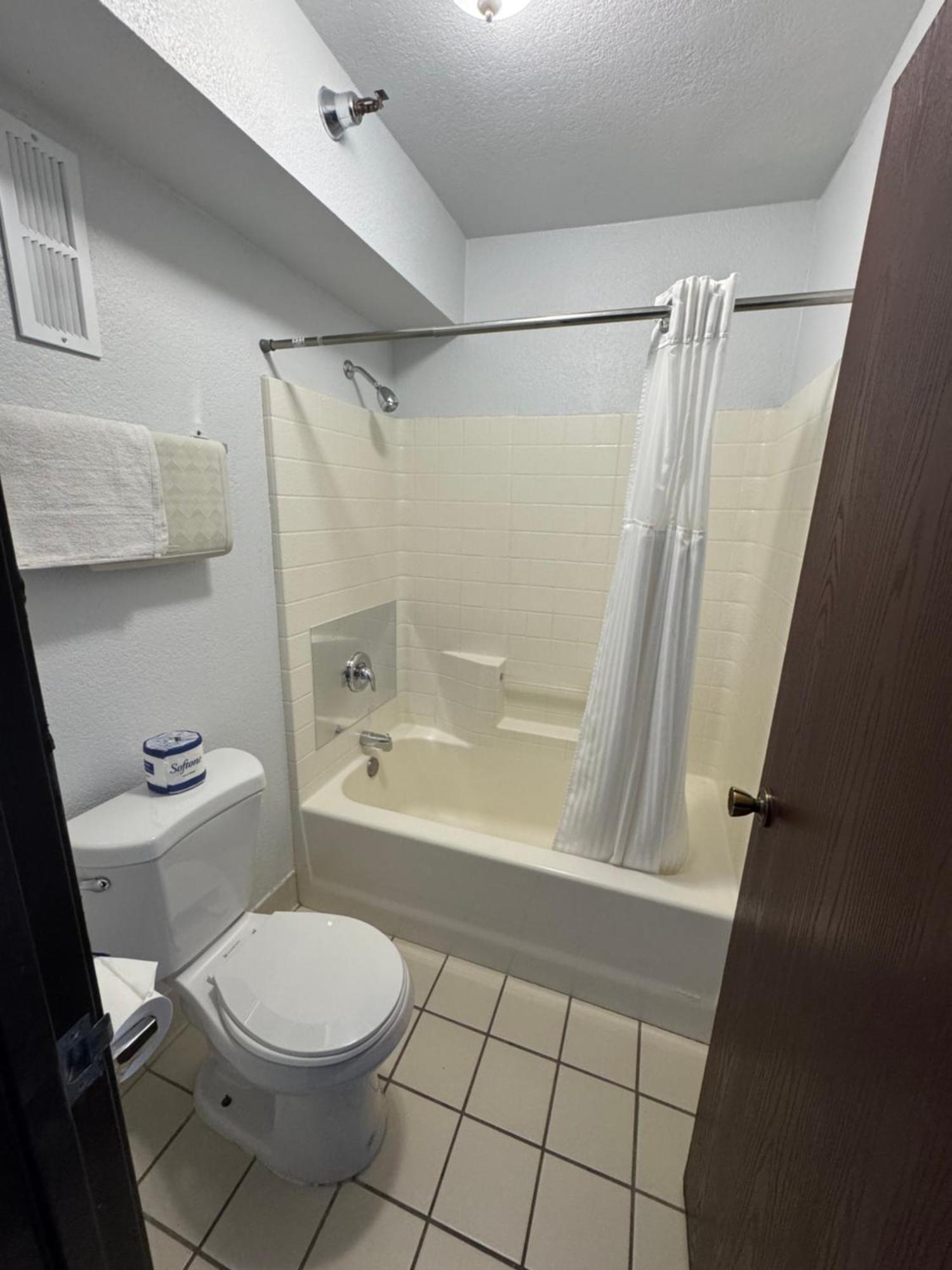 Double Room Two Double Beds River View,1613669902:JPEG