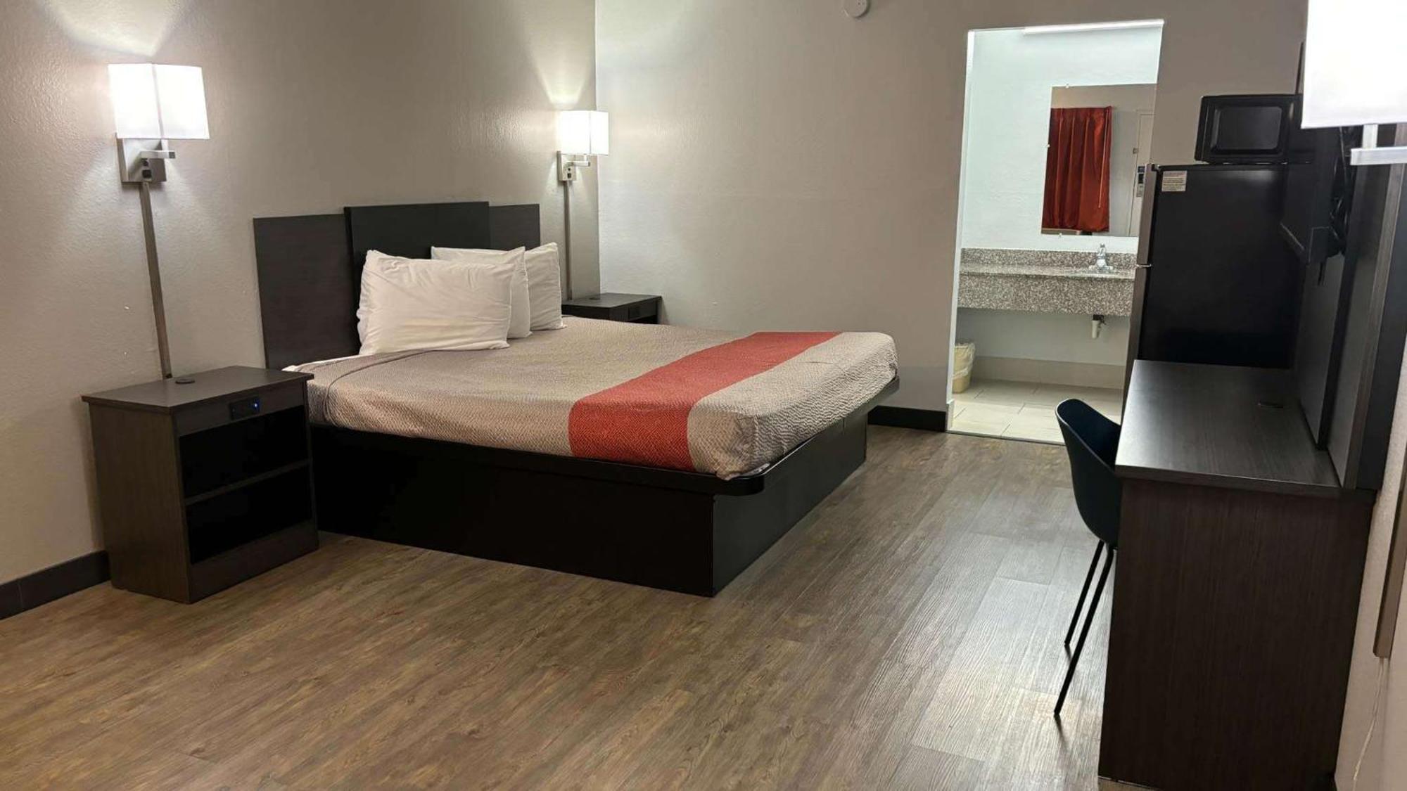 Queen Room Disability Access Roll Shower
