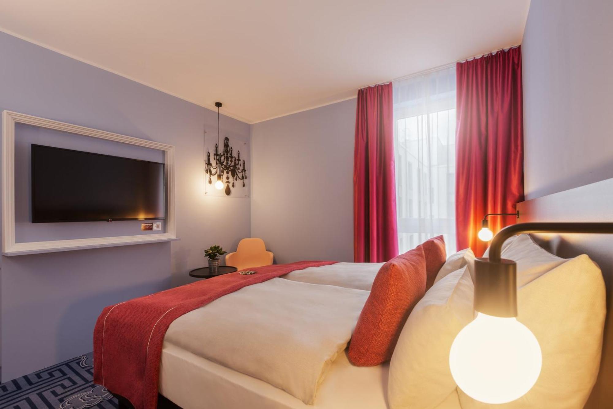 Standard Queen Room