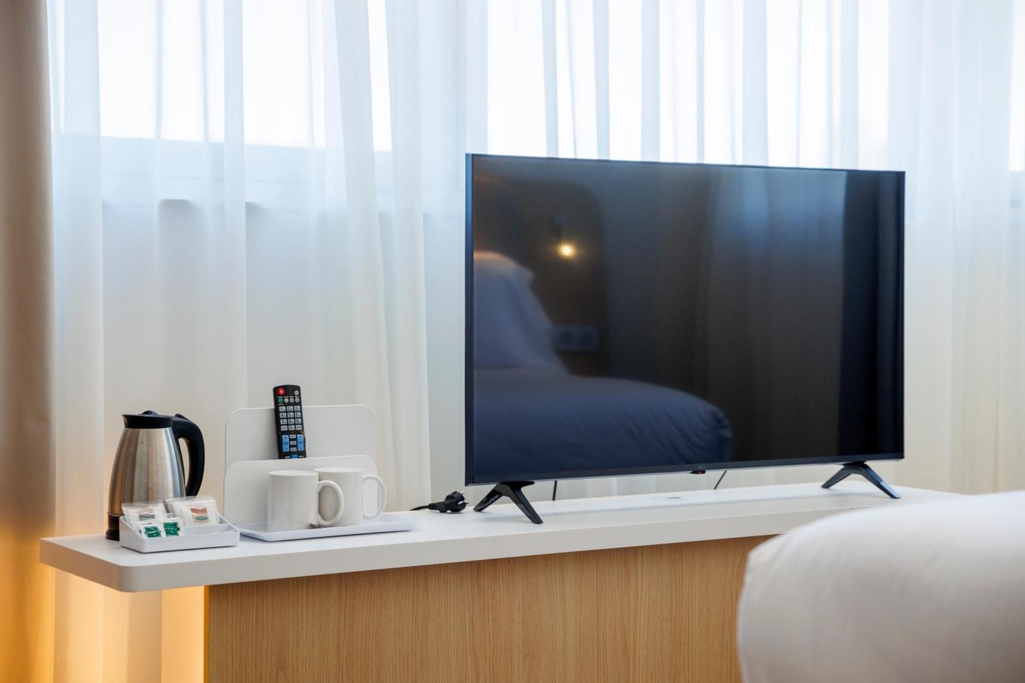 Standard Queen Room