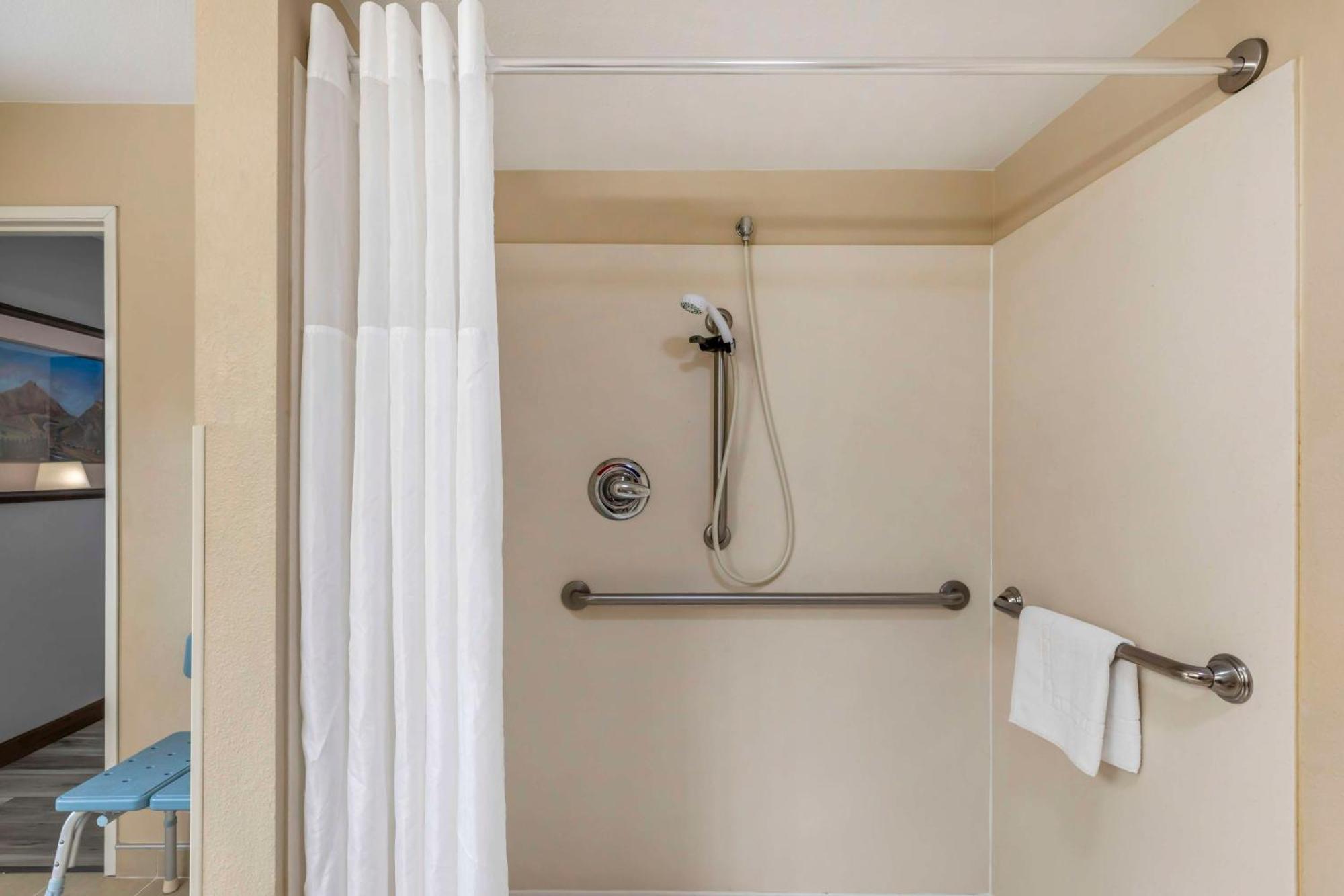 King Suite with Roll-in Shower - Mobility Access