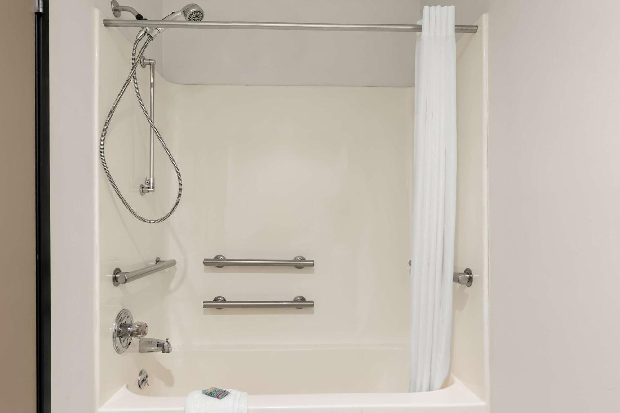 King Room with Bath Tub - Disability Access/Pet Friendly