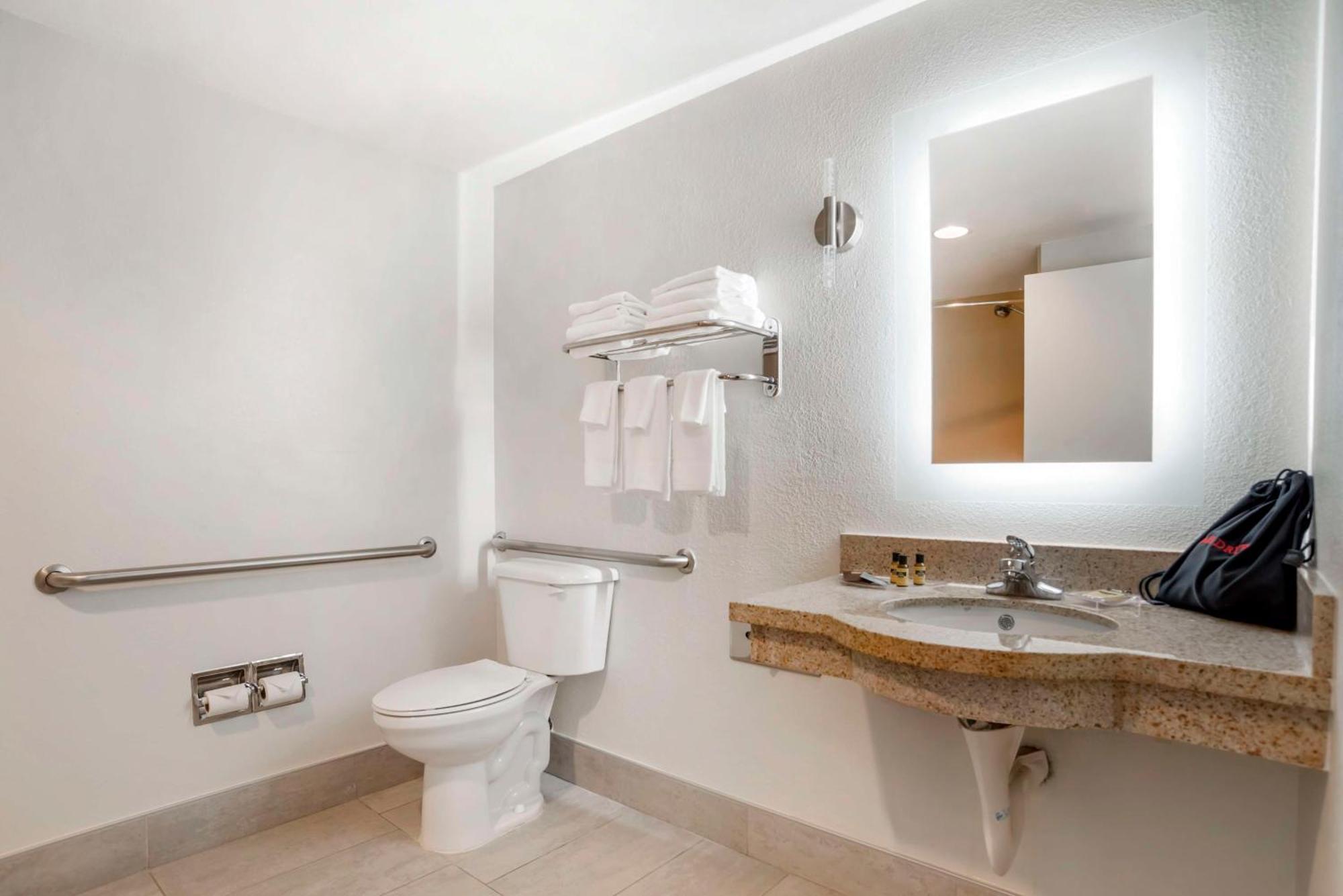 King Suite with Spa Bath - Non-Smoking